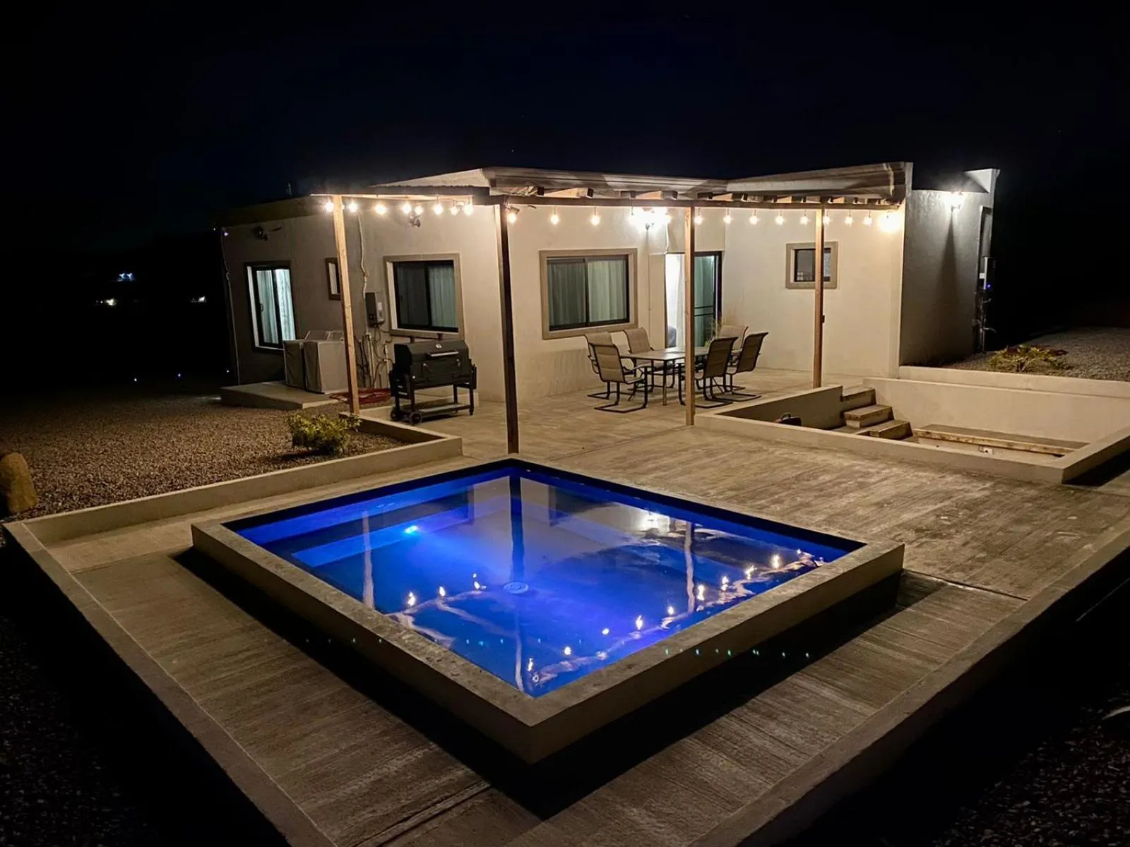 Swimming pool in Sarab Hotel