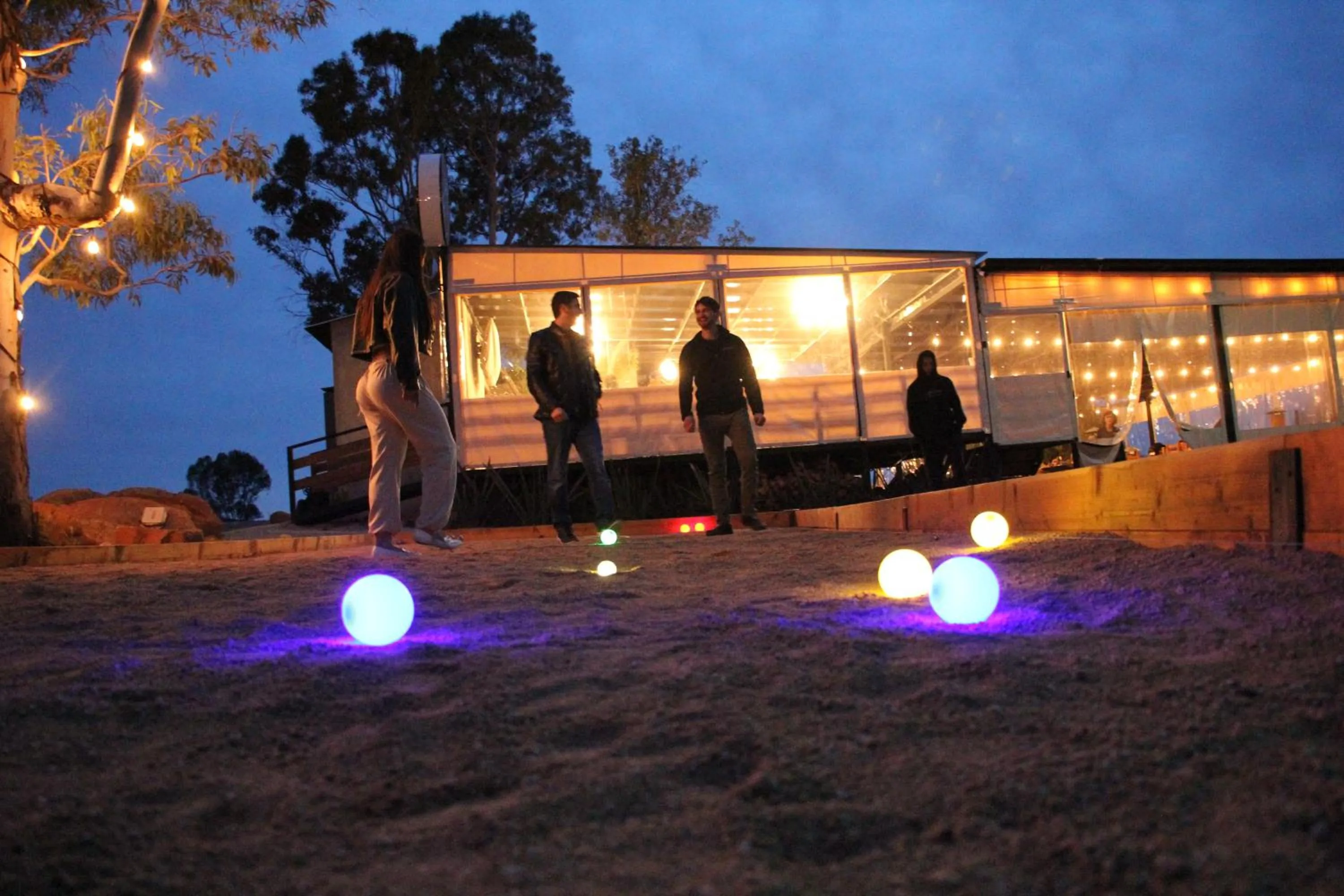 Restaurant/places to eat in Sarab Hotel