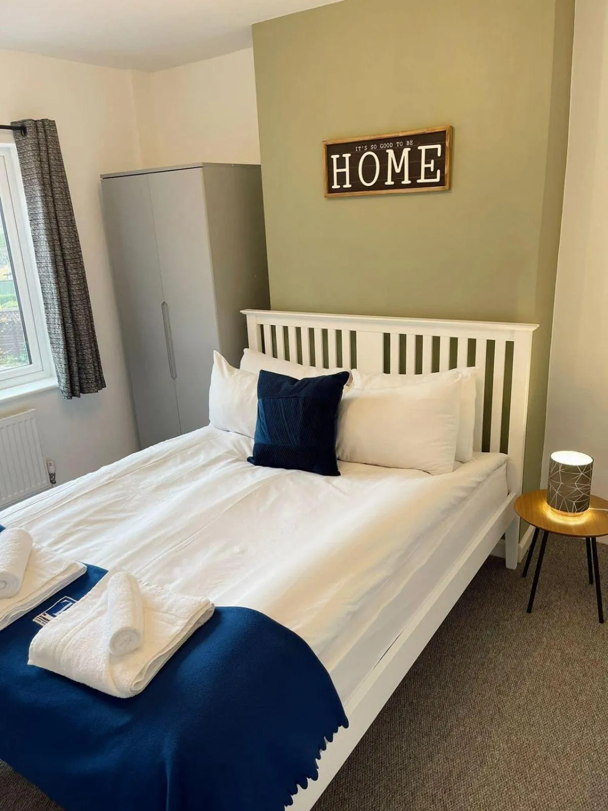 Bed in Cambridge Studios and Suites by Tas Accommodations