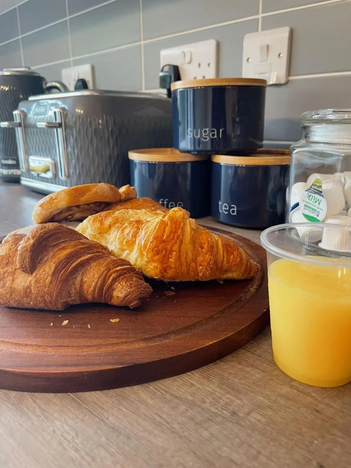 Cambridge Studios and Suites by Tas Accommodations