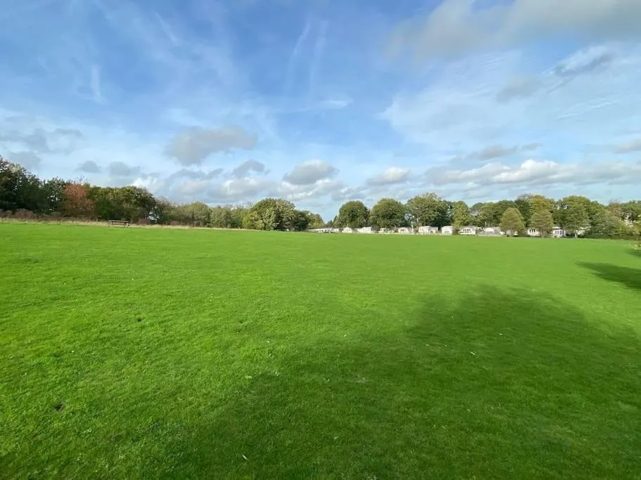 Coghurst Hall Holiday Home Sleeps 6, 2 bedrooms