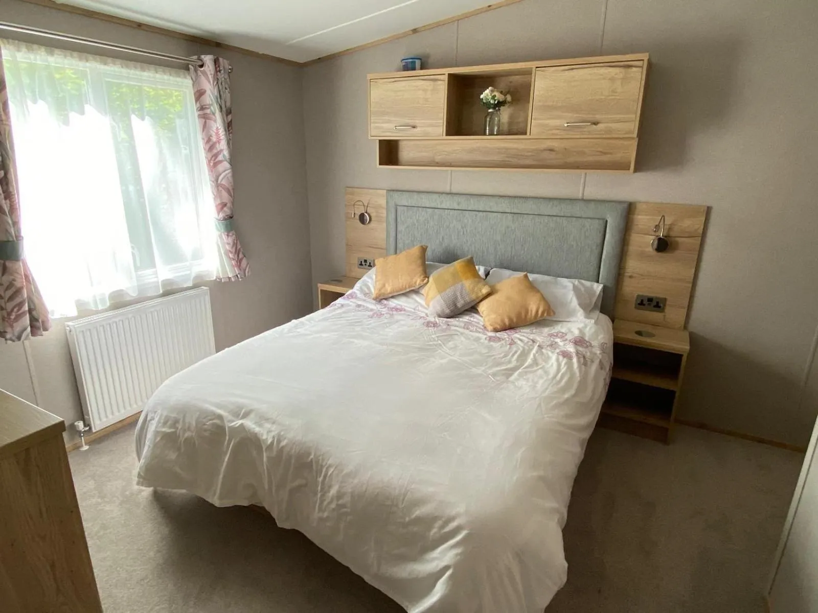 Bed in Coghurst Hall Holiday Home Sleeps 6, 2 bedrooms
