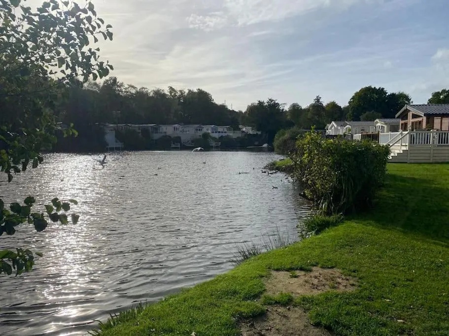 Coghurst Hall Holiday Home Sleeps 6, 2 bedrooms