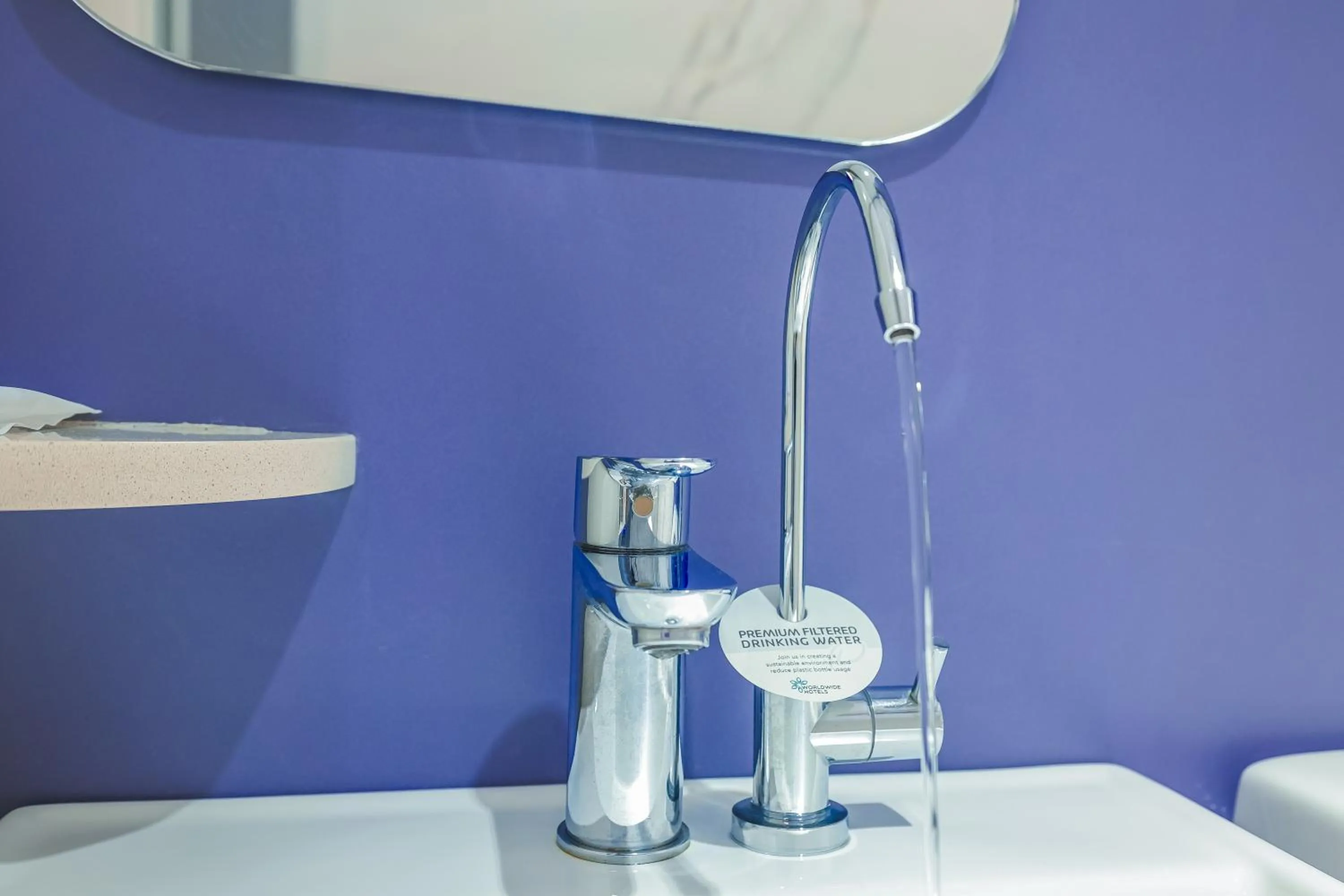 Toilet in Hotel 81 Lavender