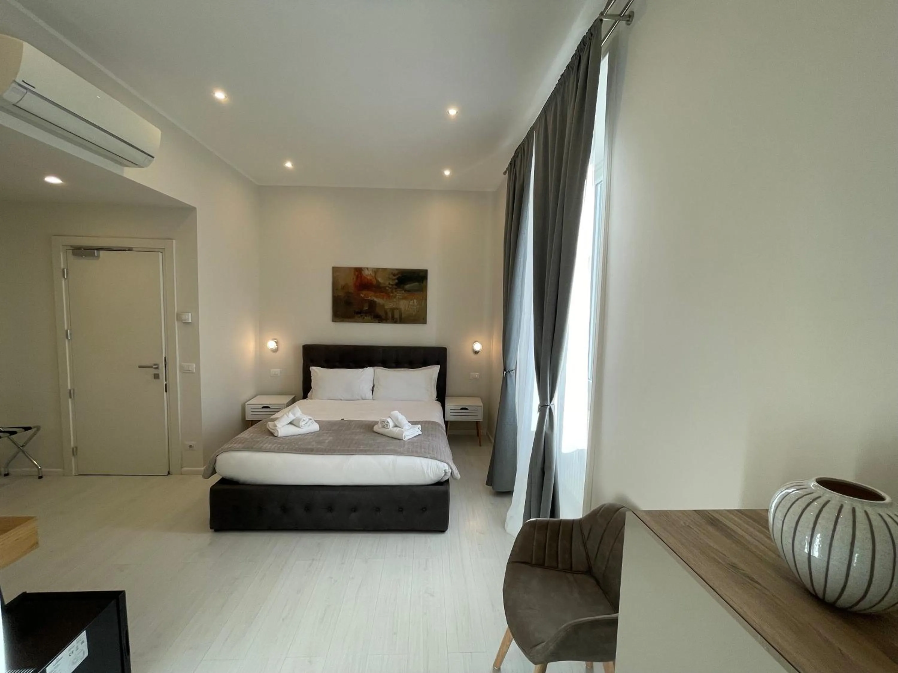 Bed in Quintus Luxury Suites