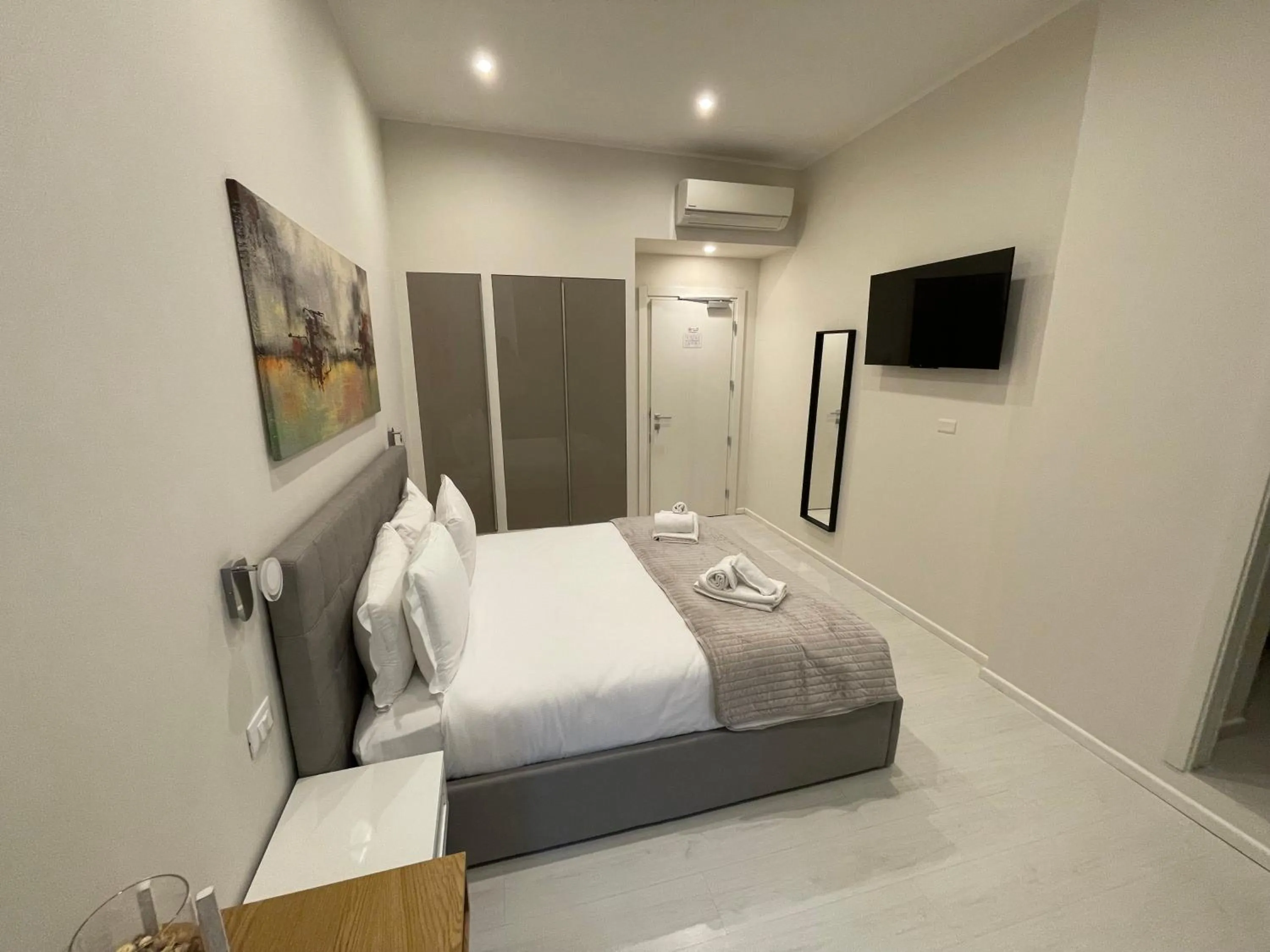 Bed in Quintus Luxury Suites