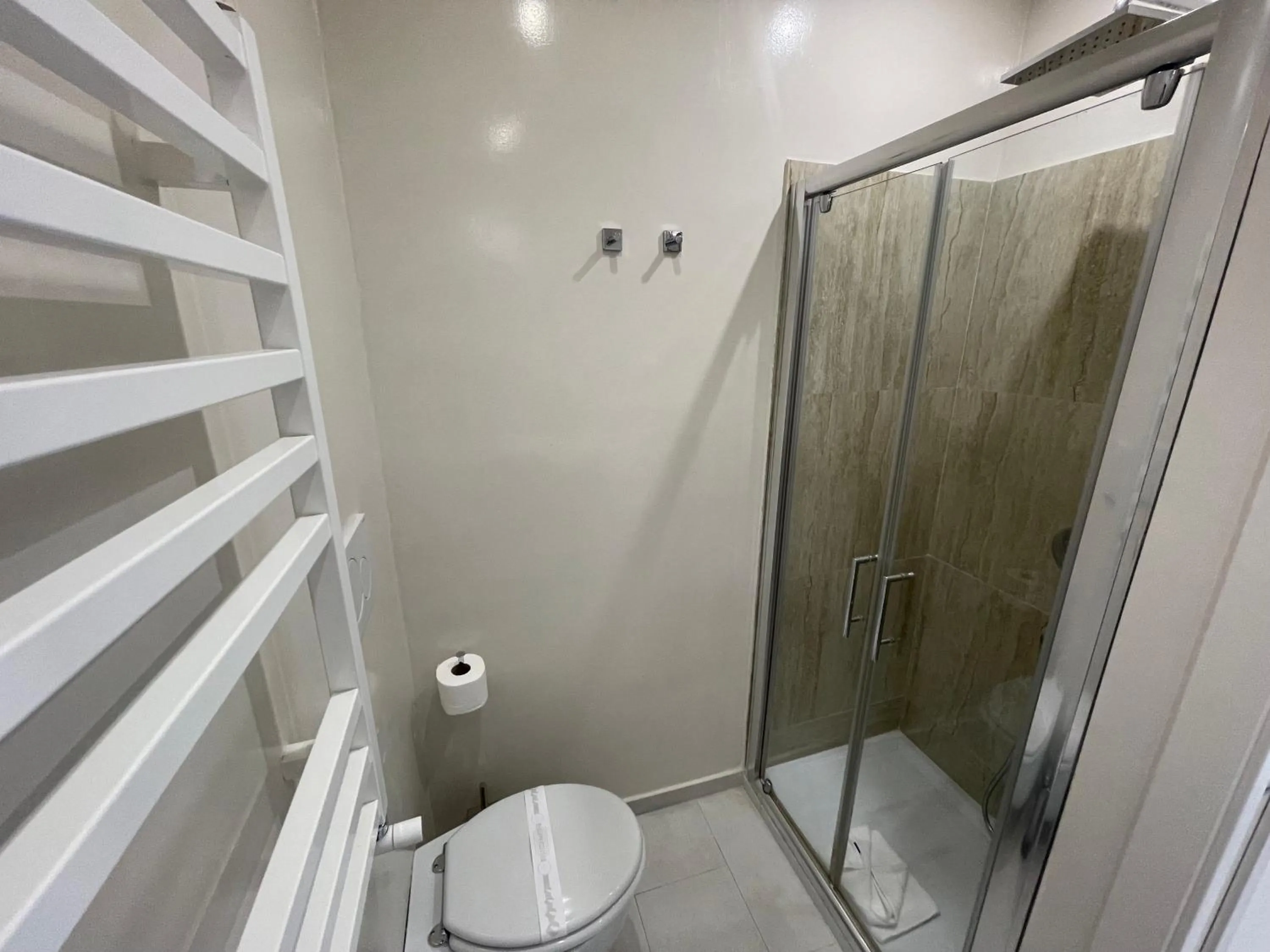 Shower in Quintus Luxury Suites