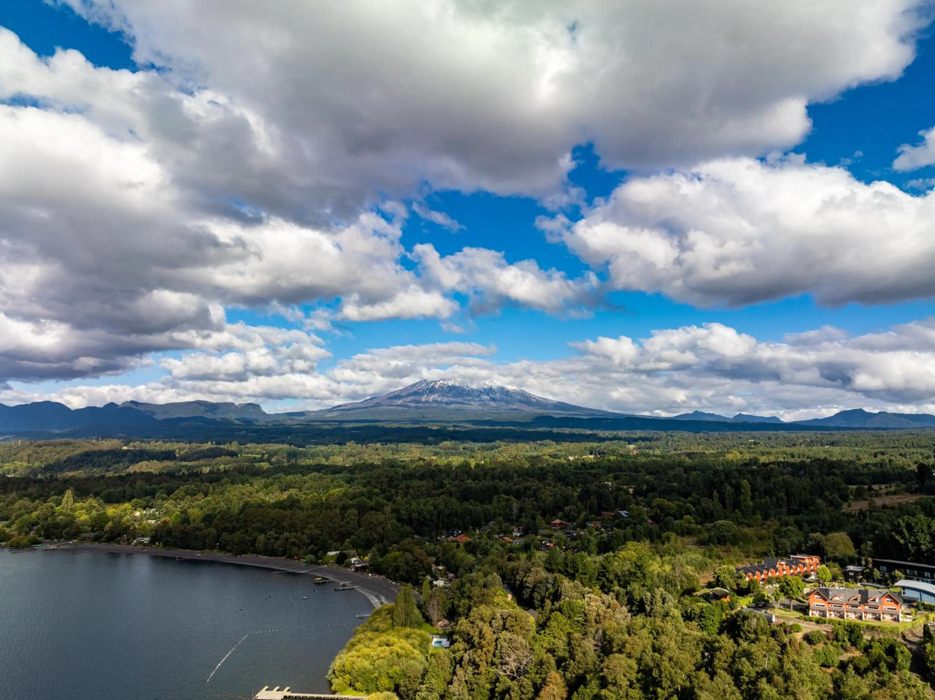 Natural landscape in Park Lake Luxury Hotel