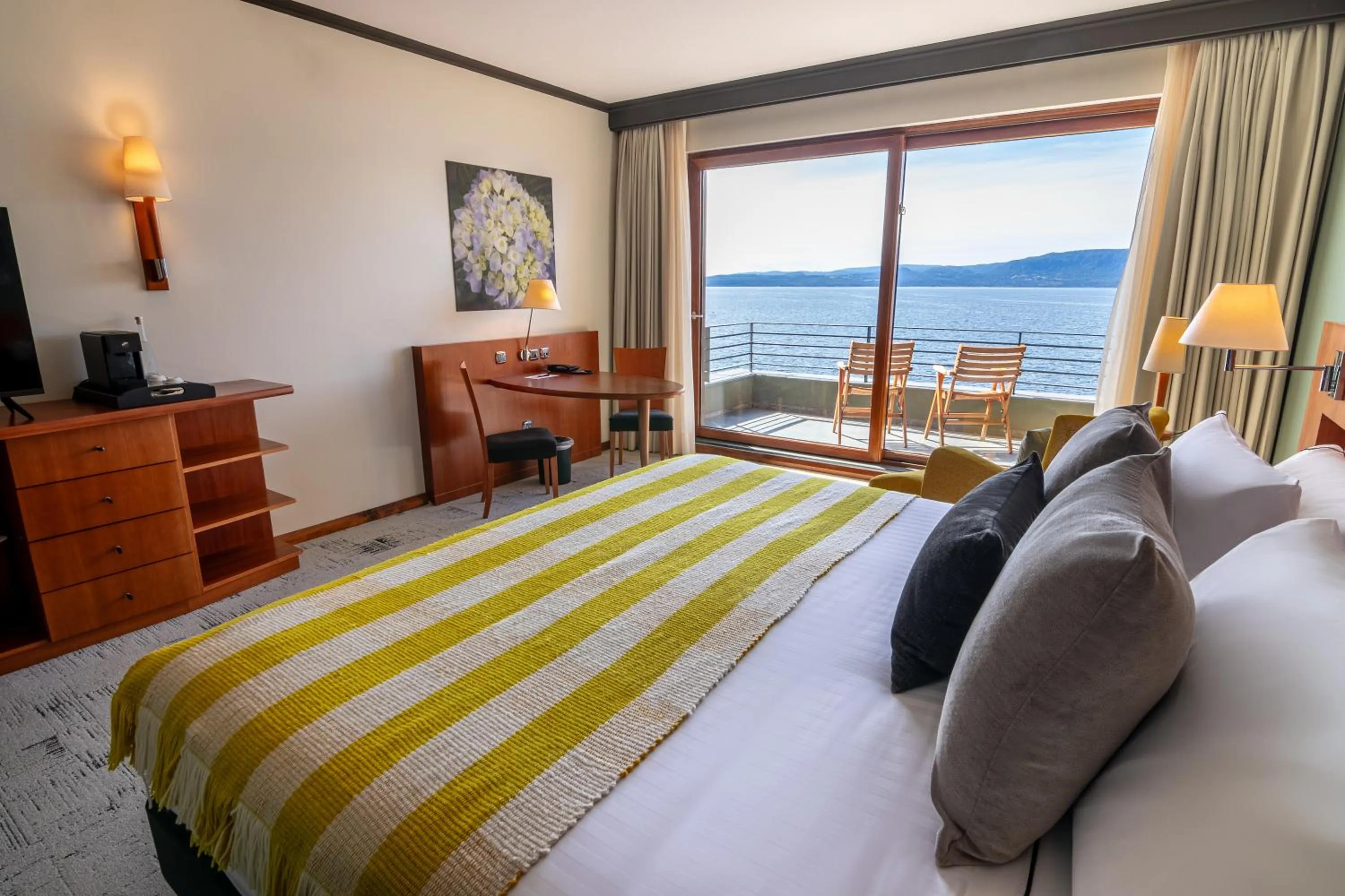 Bedroom, Bed in Park Lake Luxury Hotel