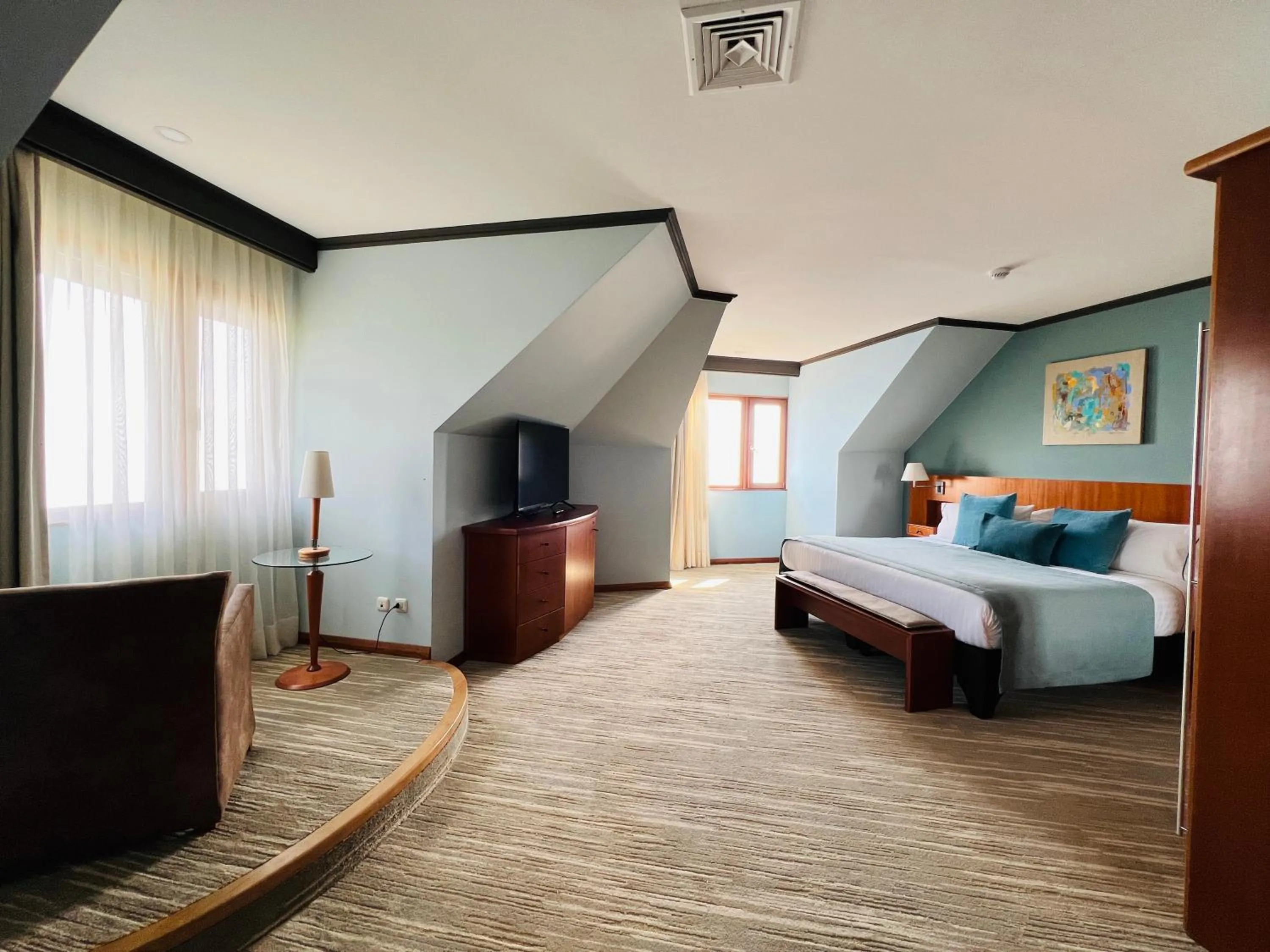 Bed in Park Lake Luxury Hotel