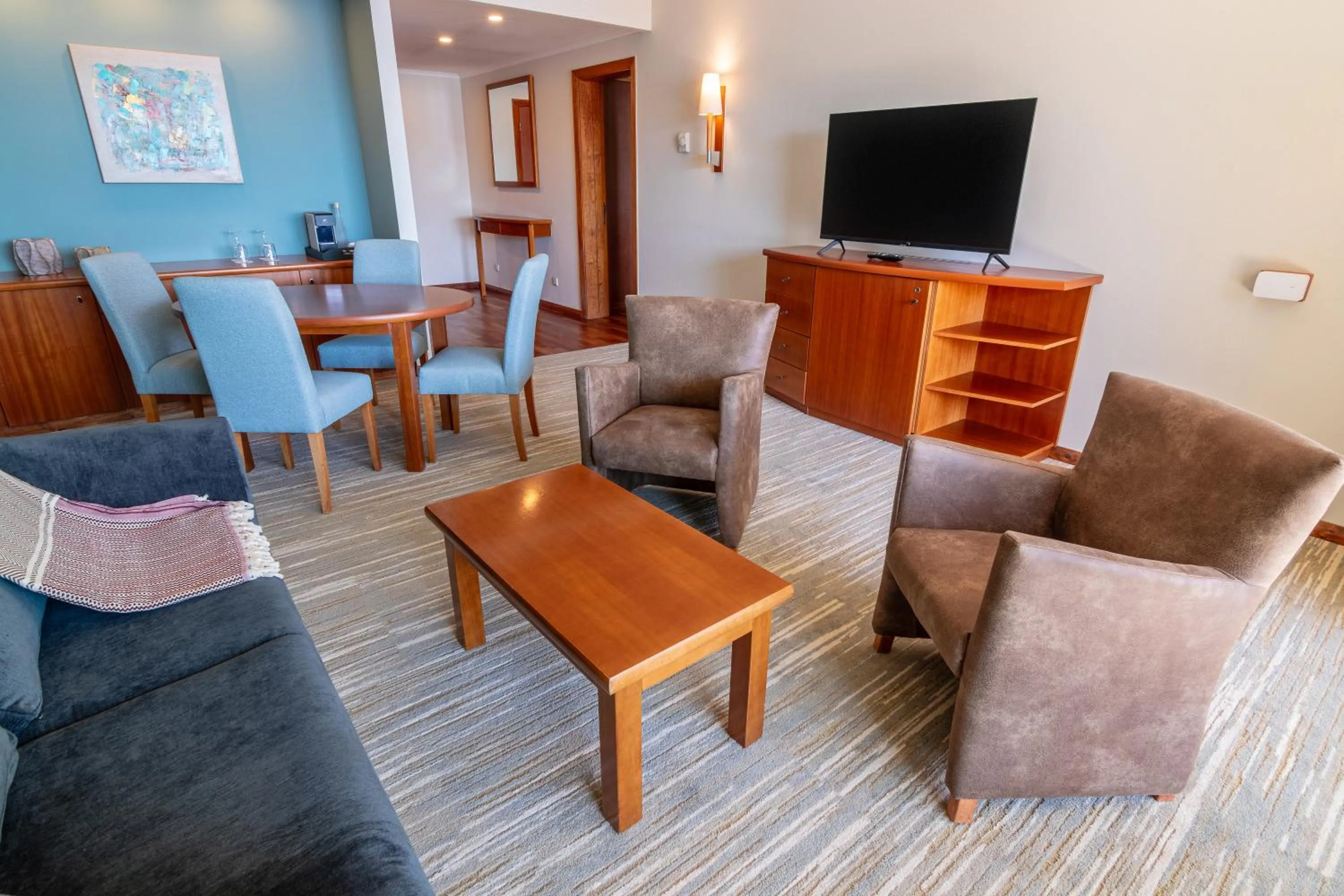 Living room in Park Lake Luxury Hotel