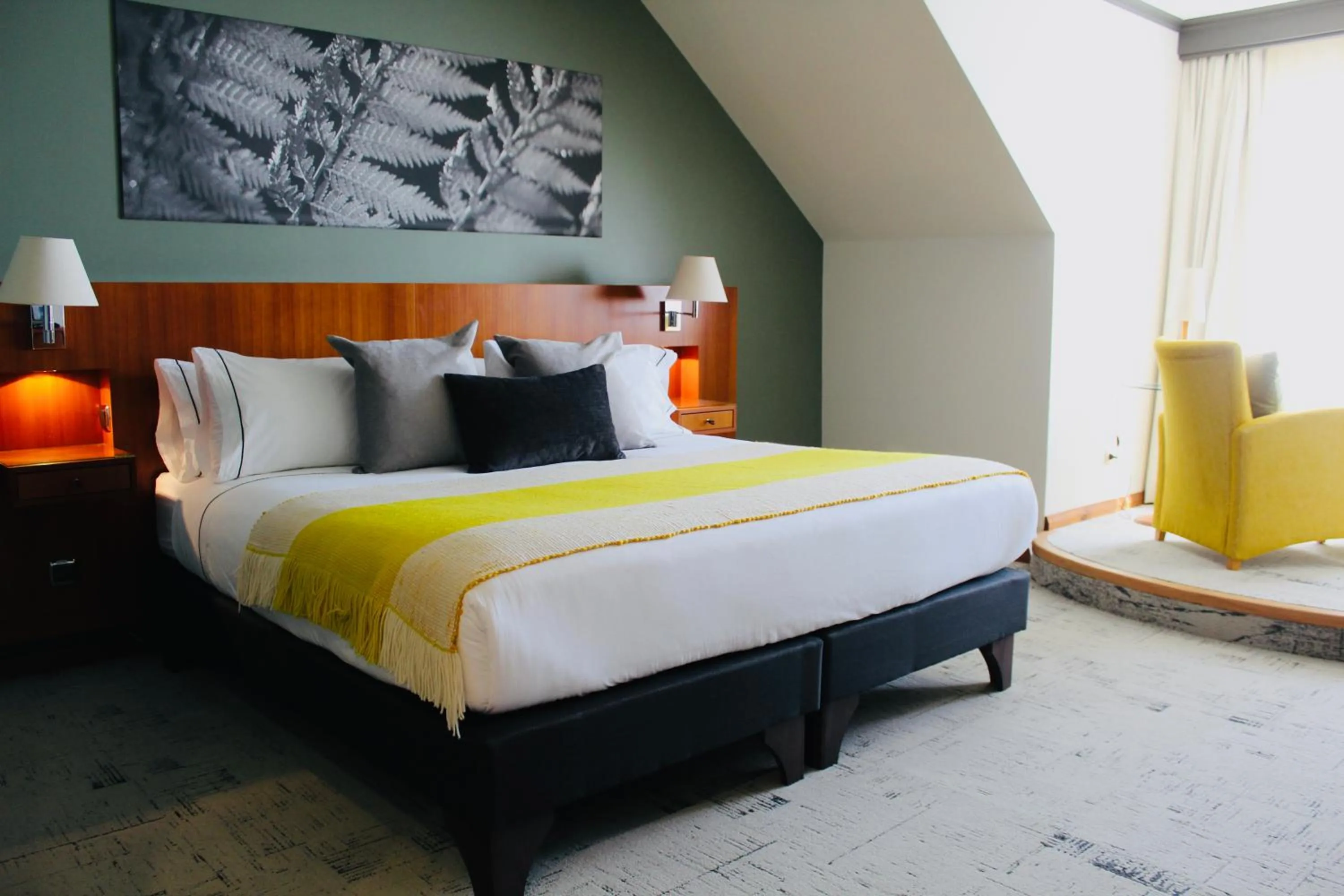 Bed in Park Lake Luxury Hotel