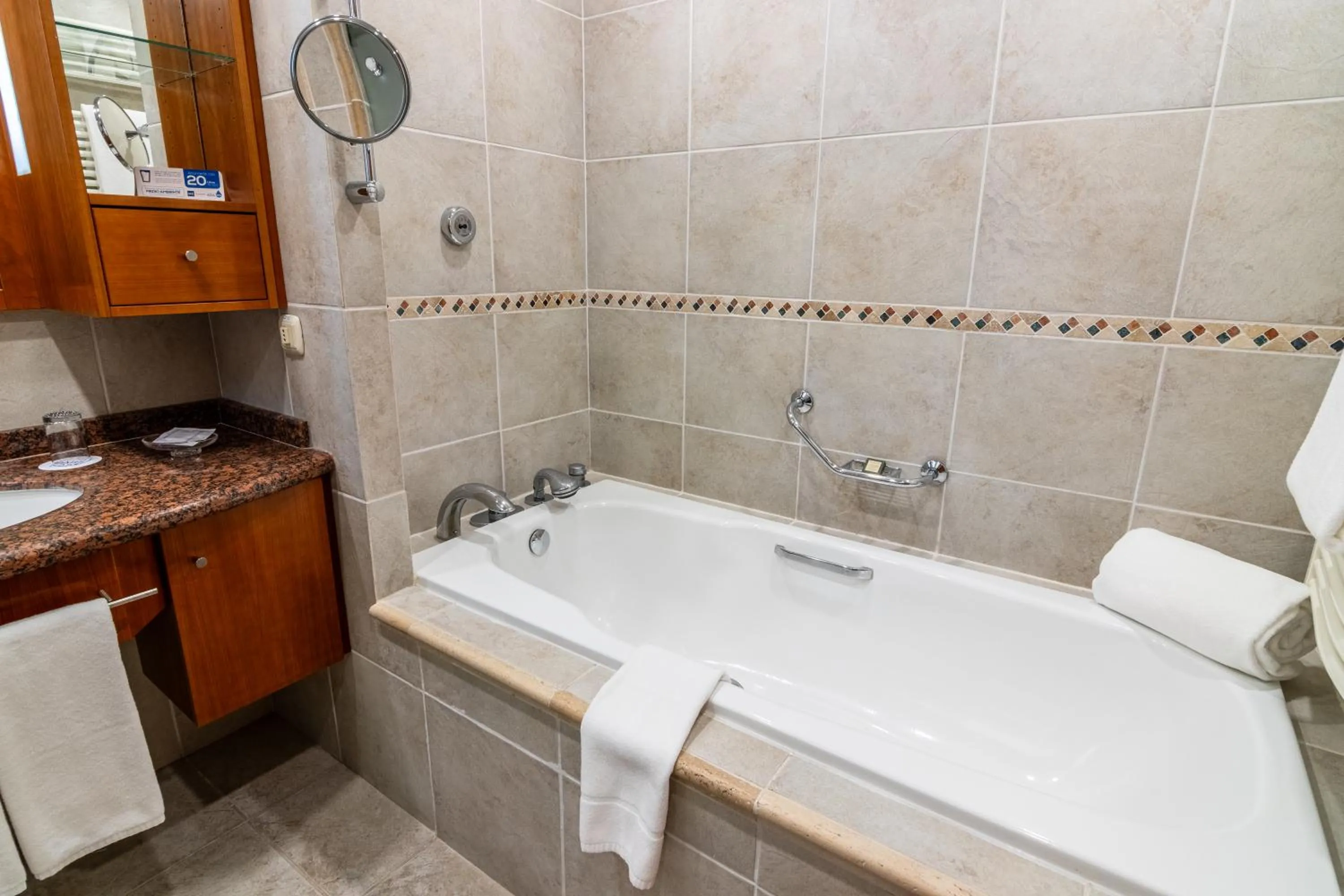 Bath in Park Lake Luxury Hotel