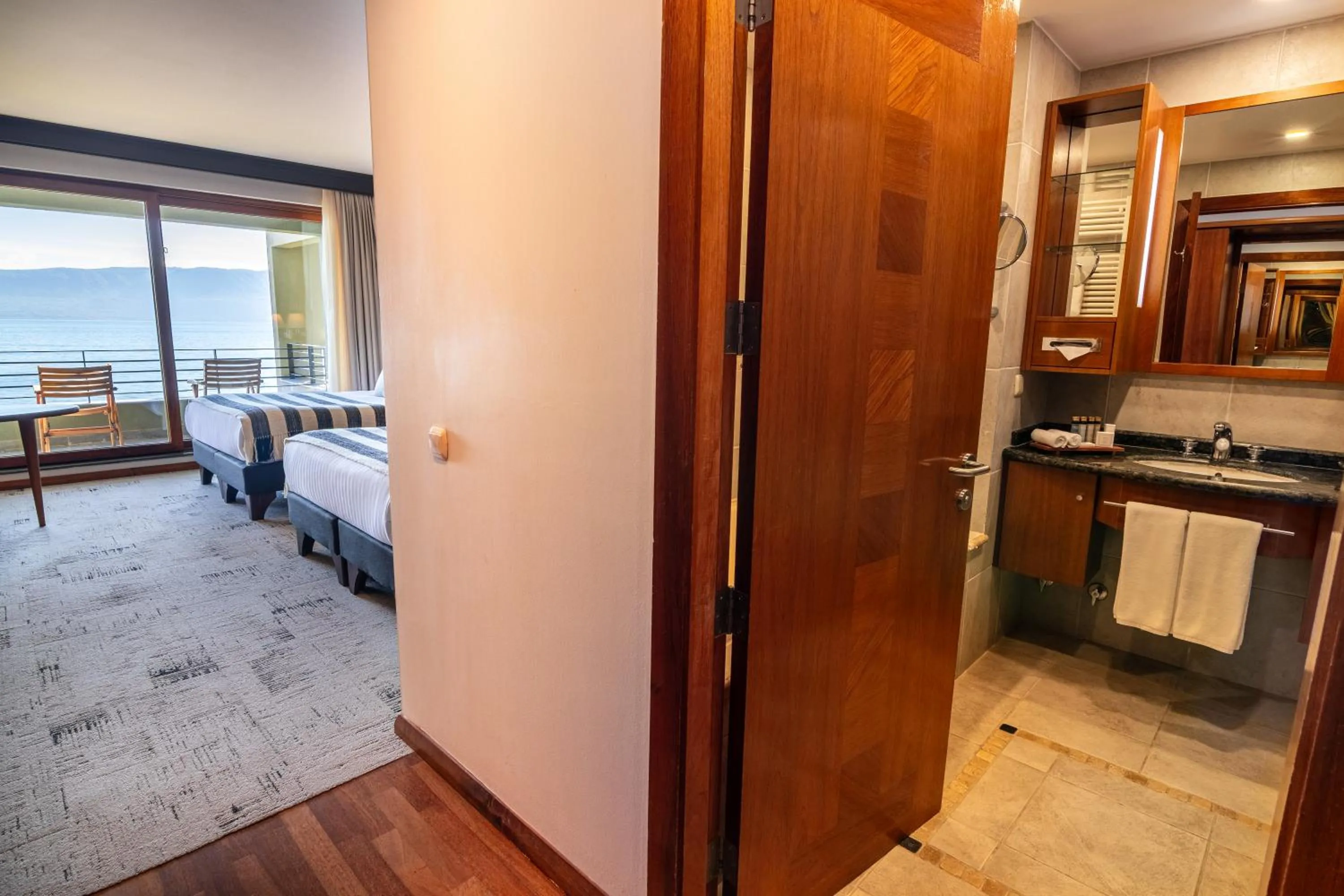 Photo of the whole room, Bed in Park Lake Luxury Hotel