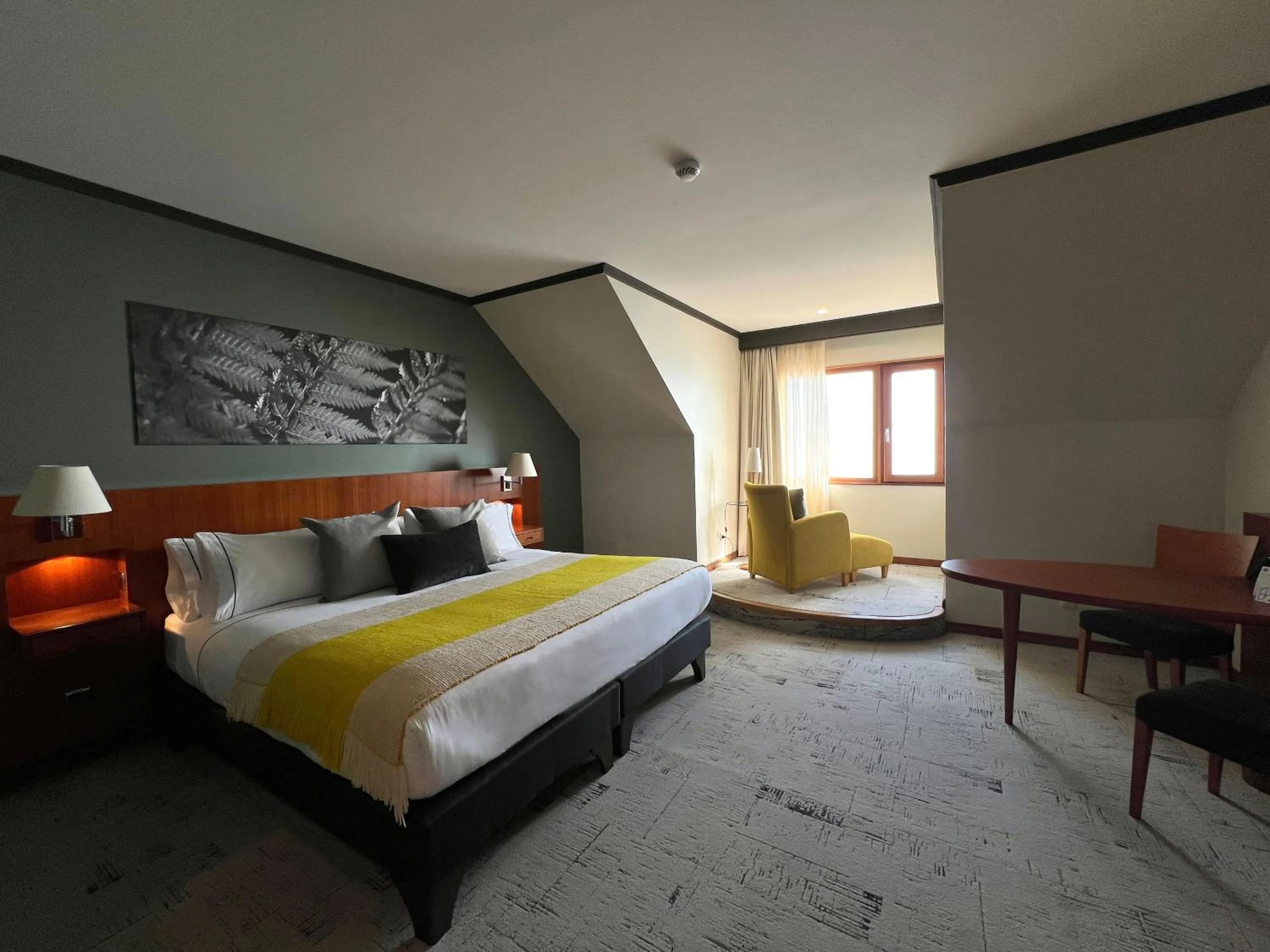 Bed in Park Lake Luxury Hotel