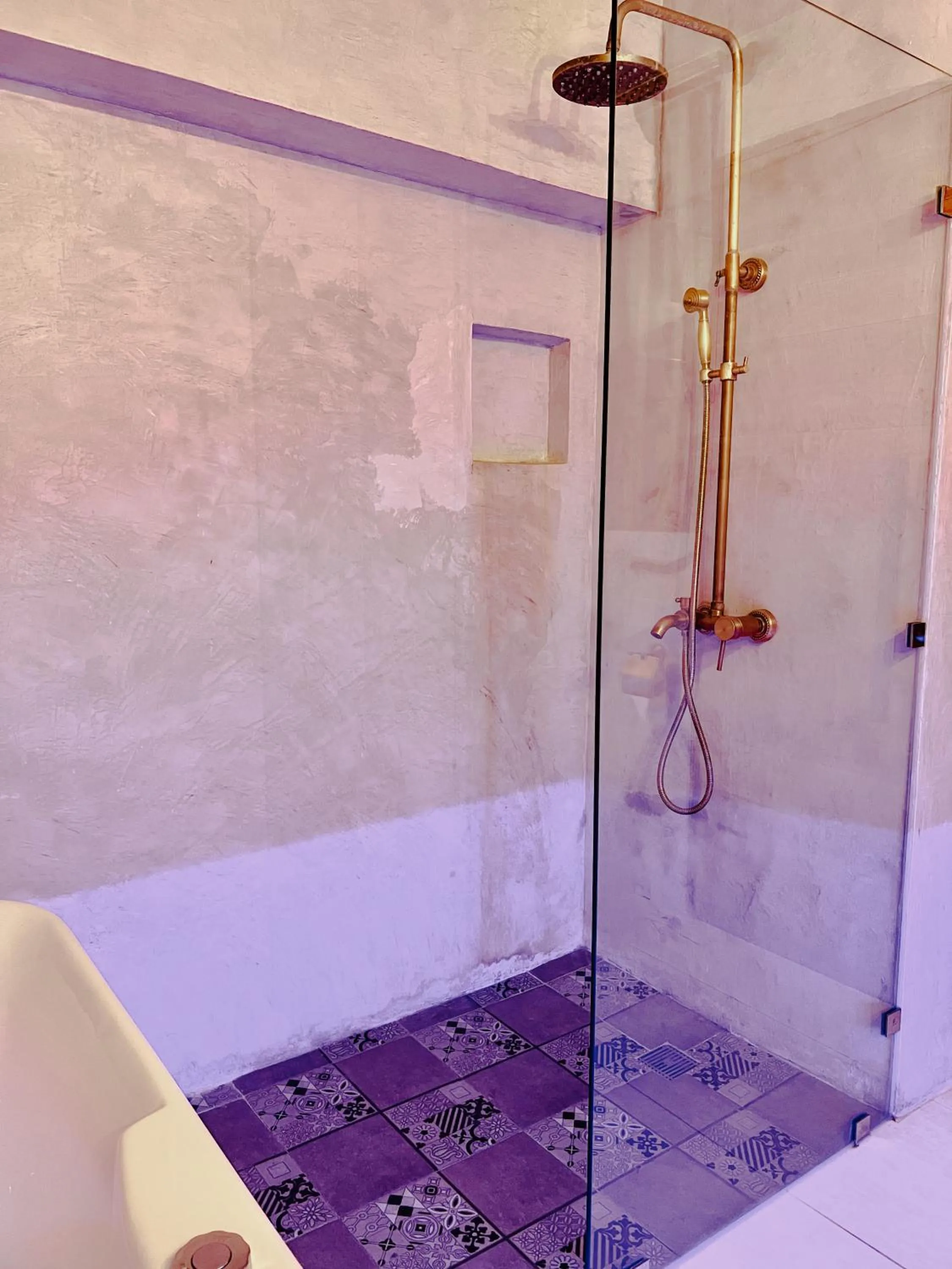 Shower in Blue Tulip - 4mins from Mactan Airport