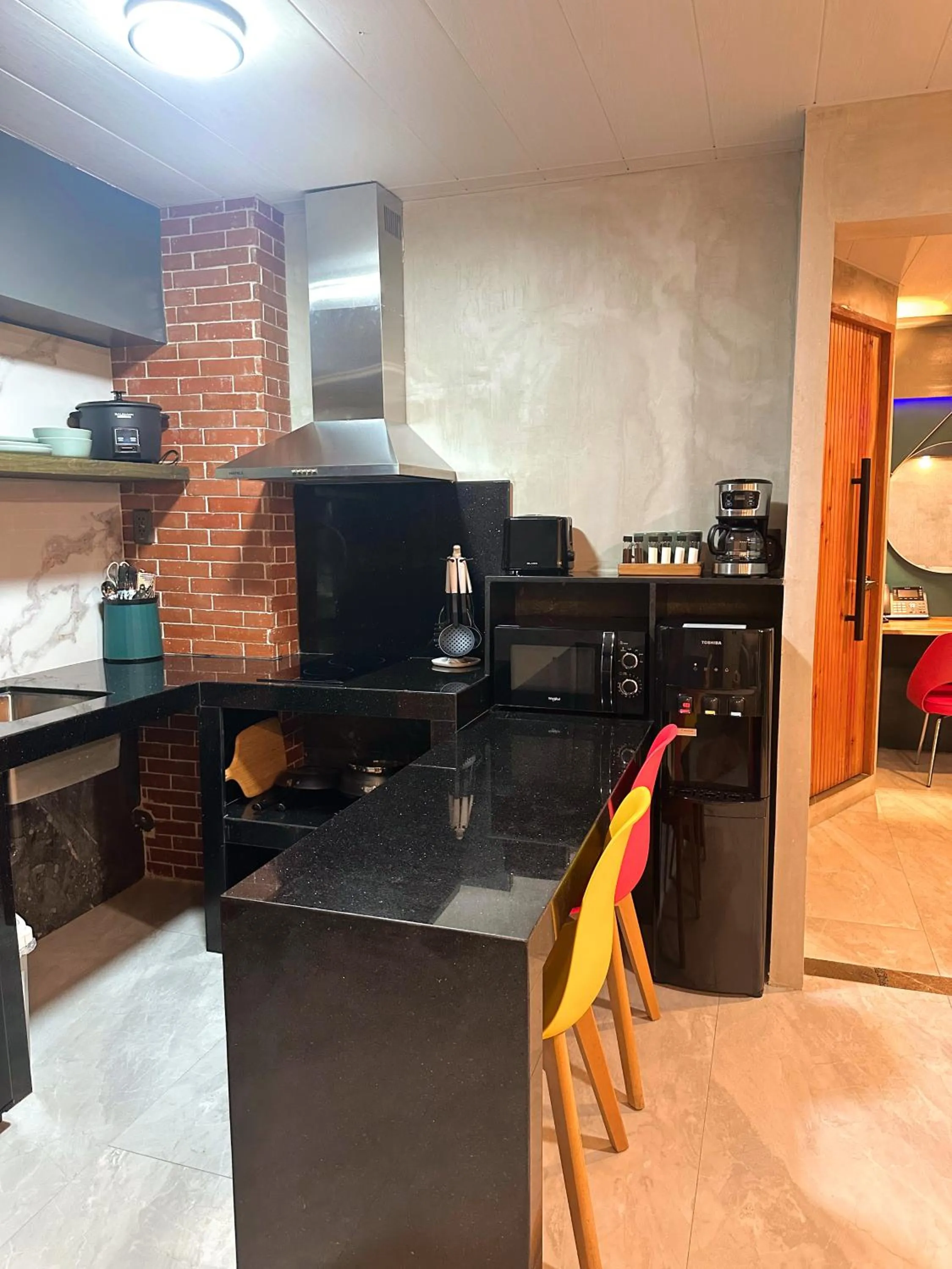 Kitchen or kitchenette in Blue Tulip - 4mins from Mactan Airport