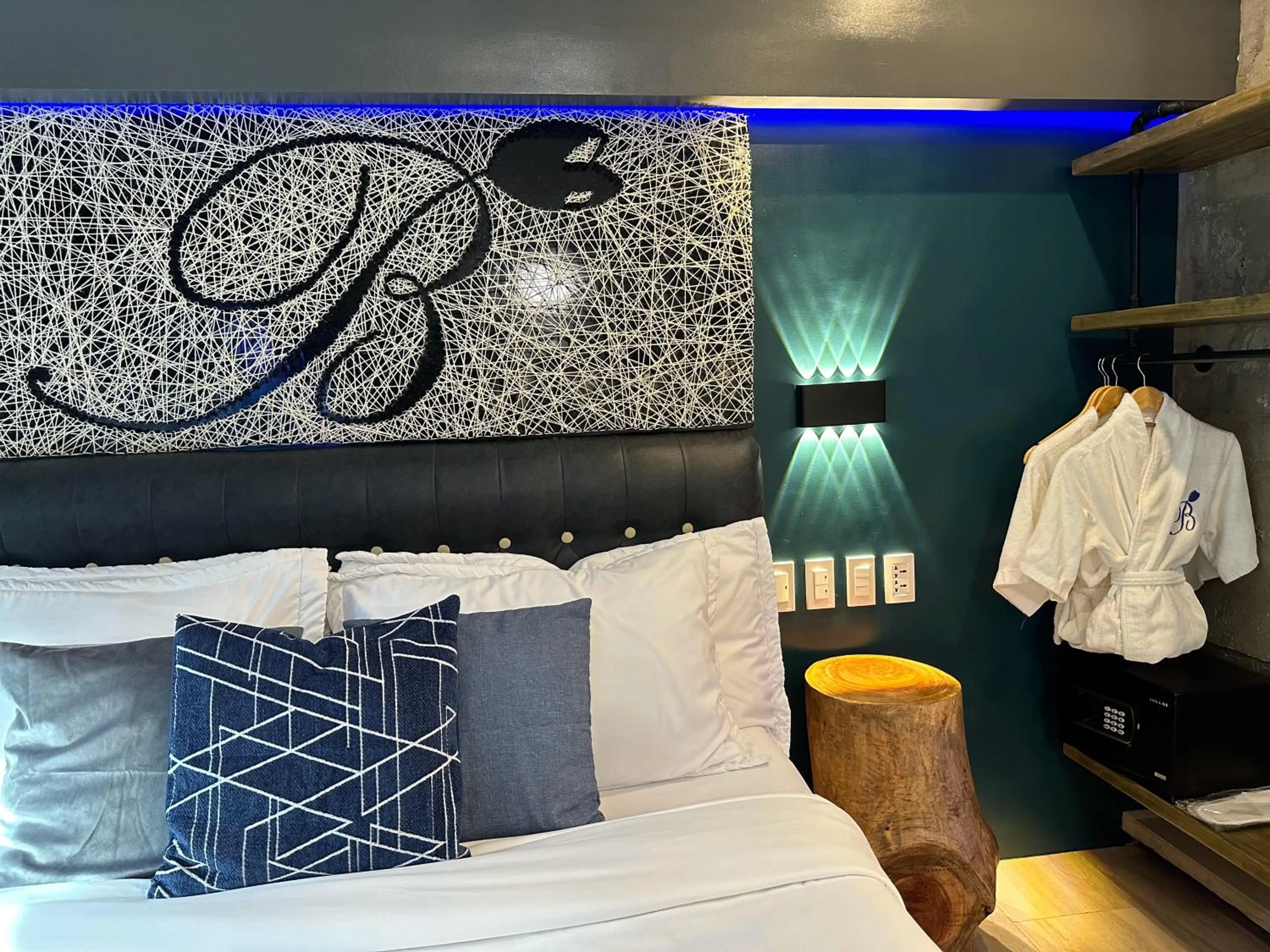 Bedroom, Bed in Blue Tulip - 4mins from Mactan Airport