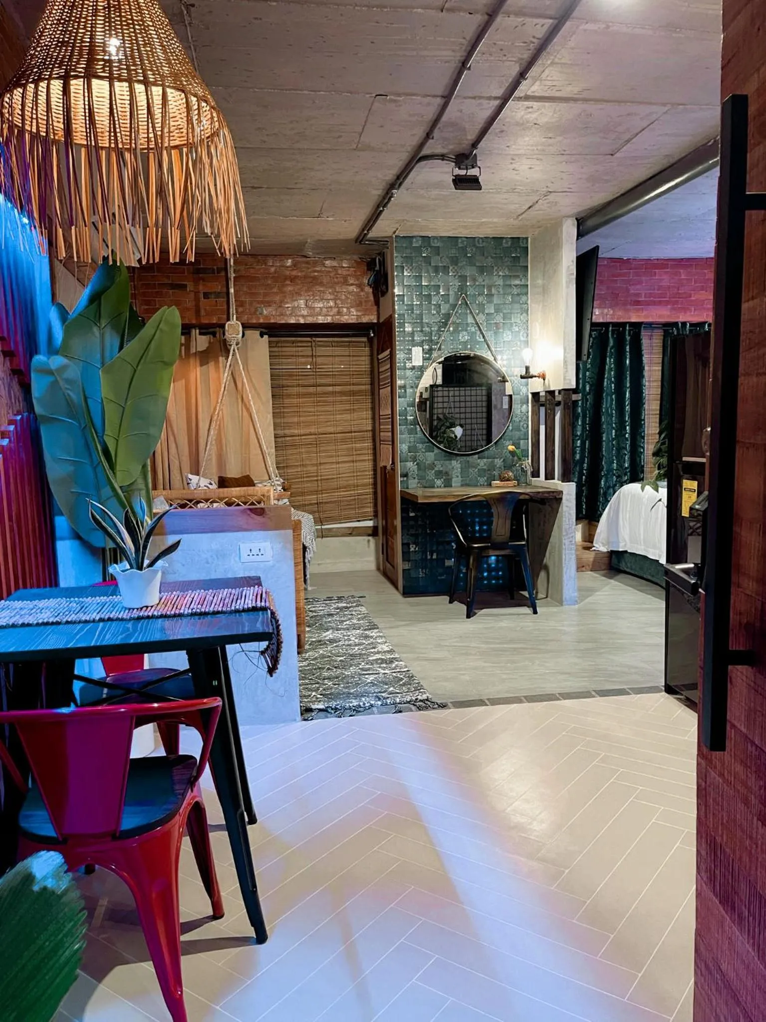 Dining area in Blue Tulip - 4mins from Mactan Airport