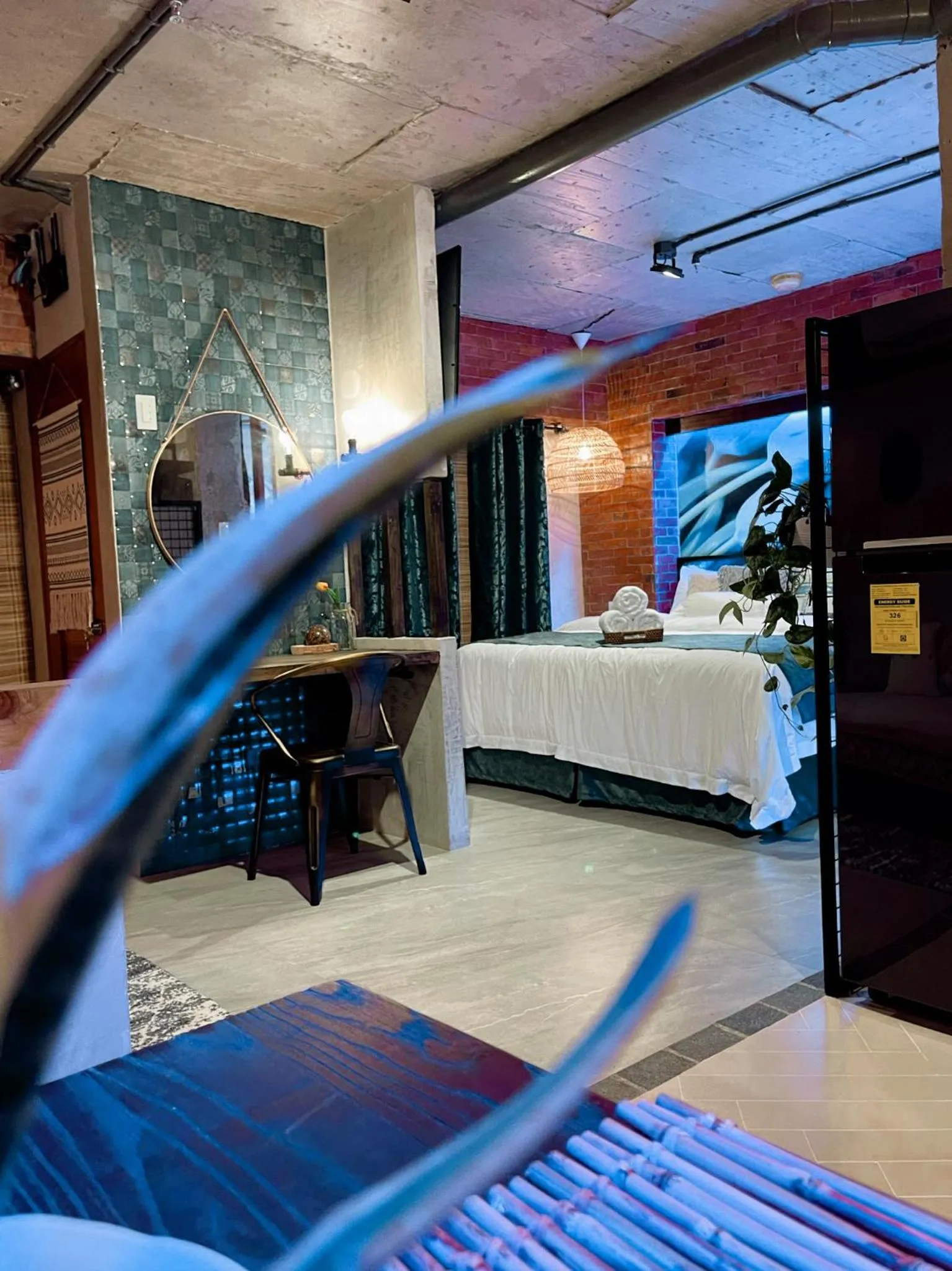 Photo of the whole room, Bed in Blue Tulip - 4mins from Mactan Airport