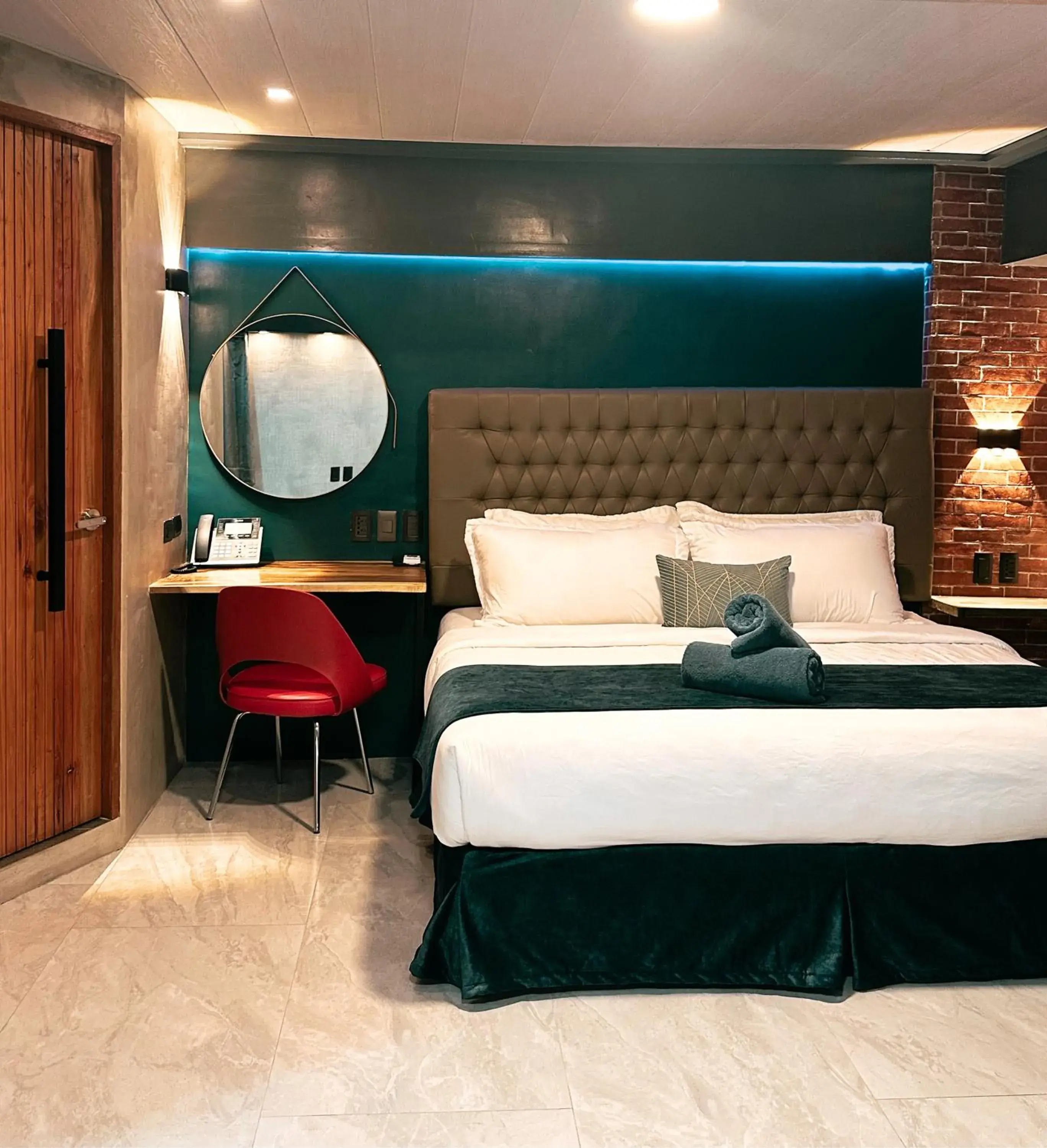 King Suite with Spa Bath in Blue Tulip - 4mins from Mactan Airport King Suite with Spa Bath in Blue Tulip - 4mins from Mactan Airport