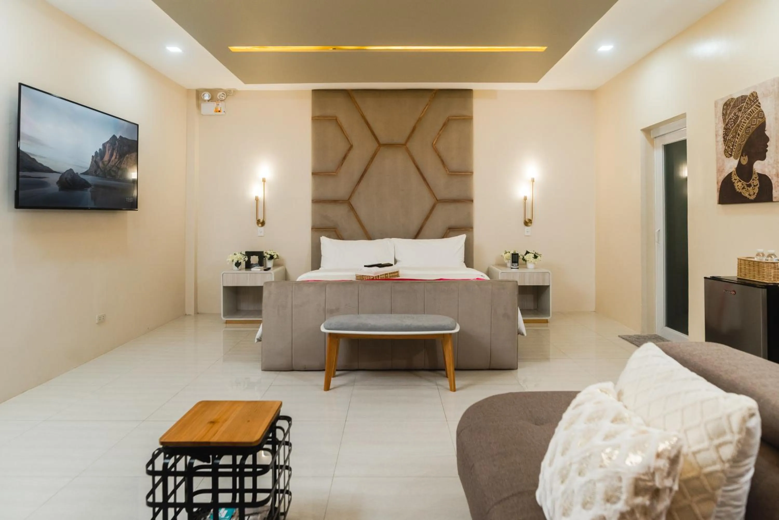 Bed in Monica Midtown Suites