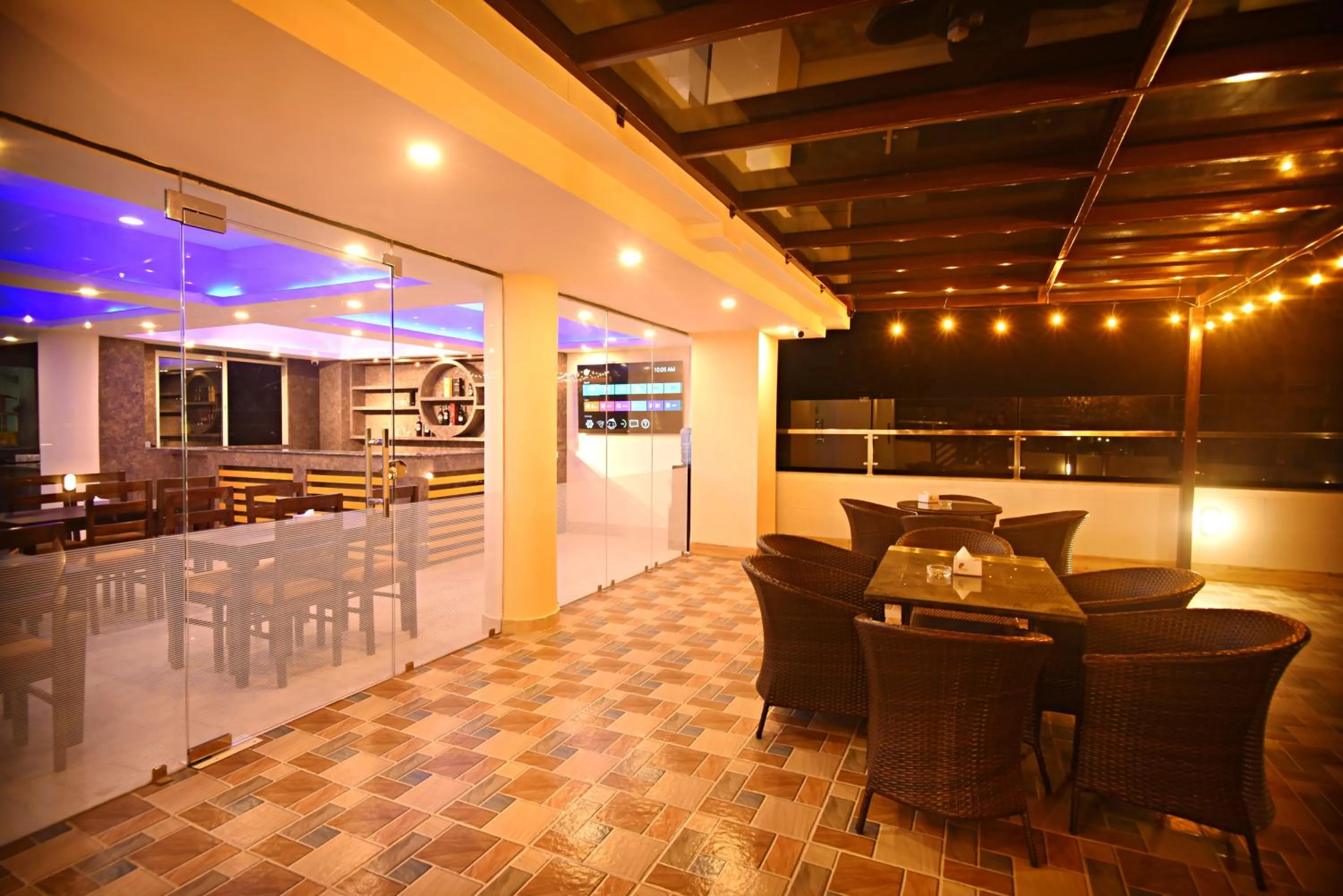 Restaurant/places to eat in Hotel Simal