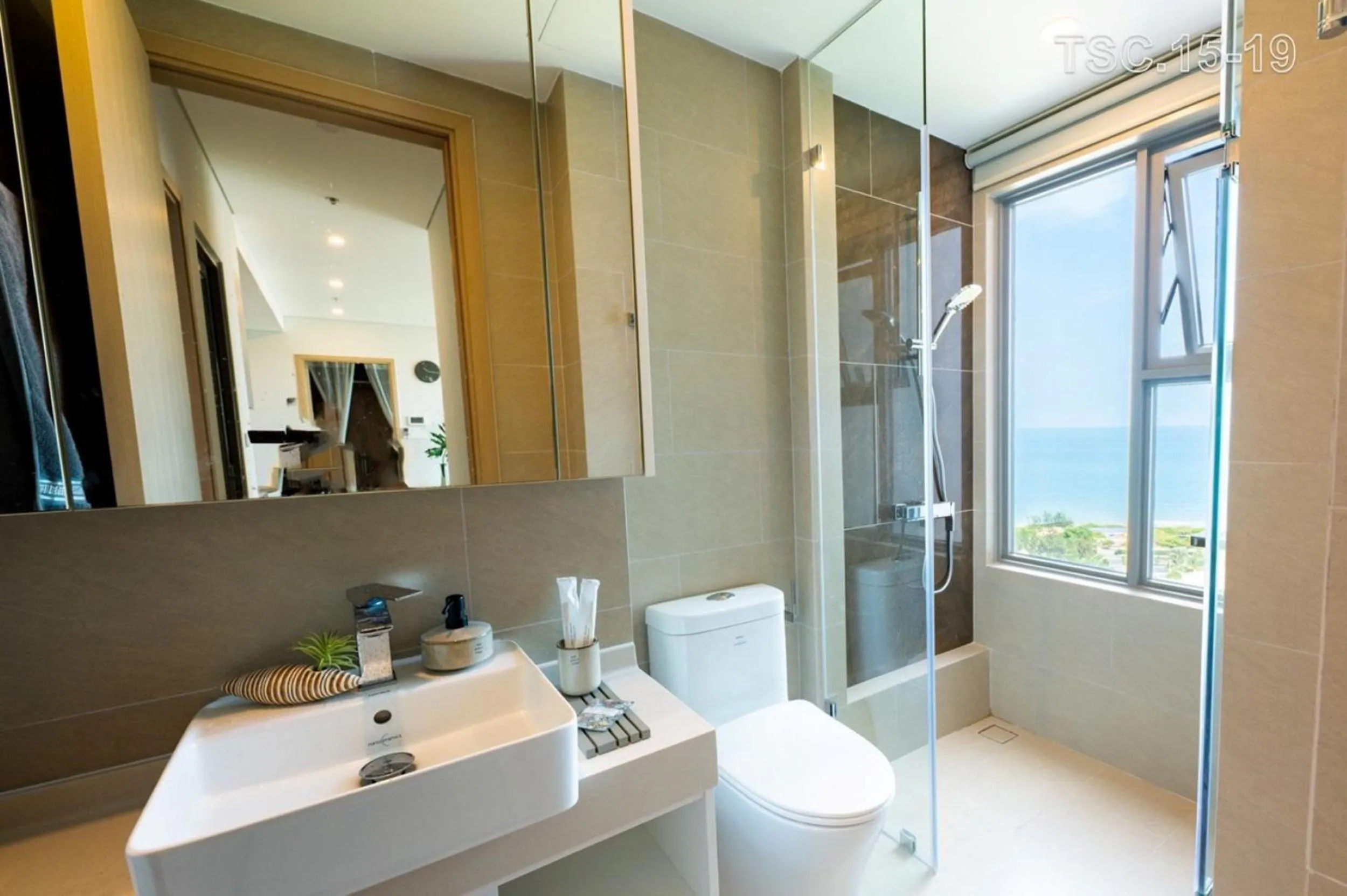 Shower in The Sóng apartment