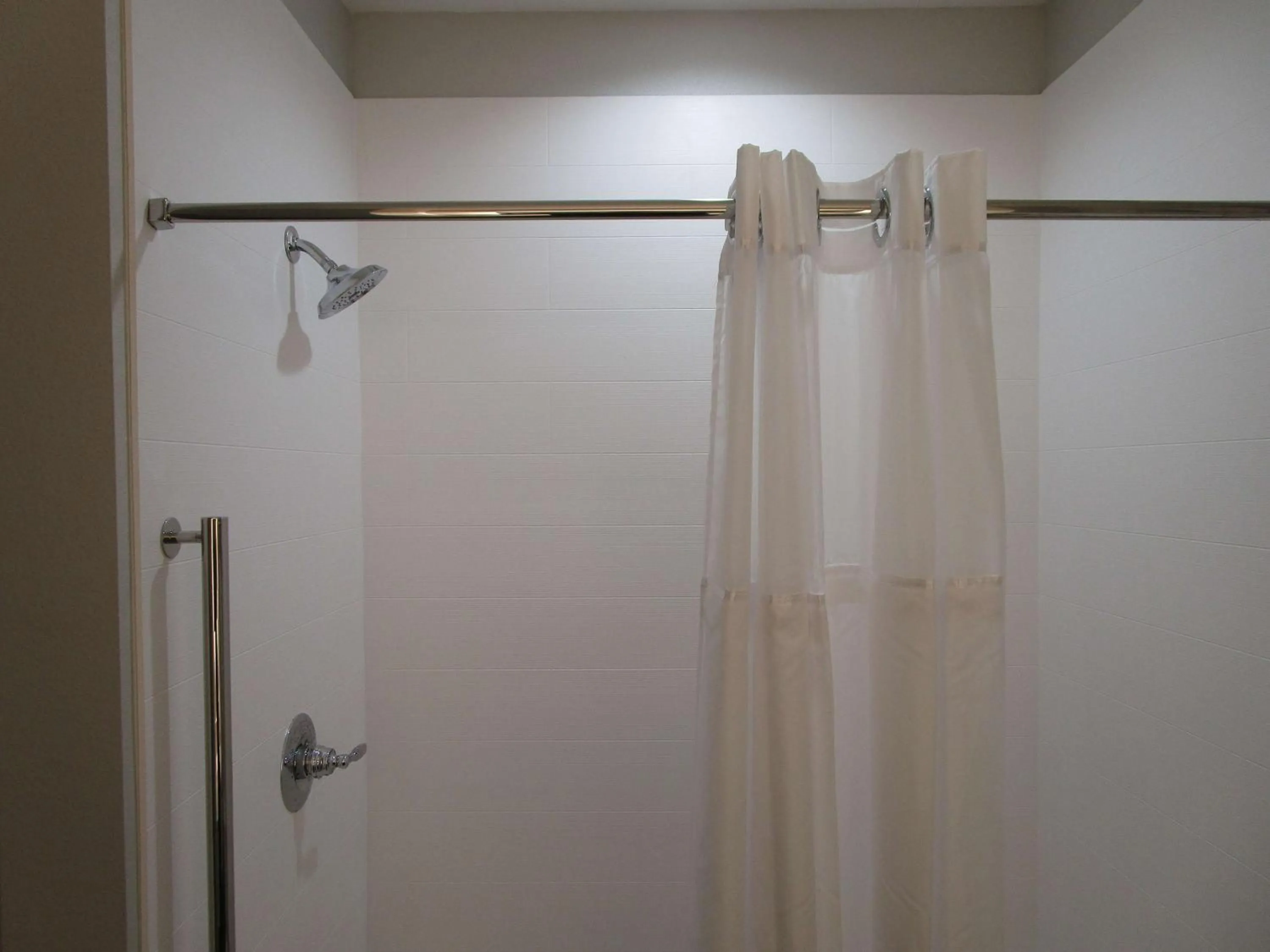 Bathroom in Reddy Hotel Bonham