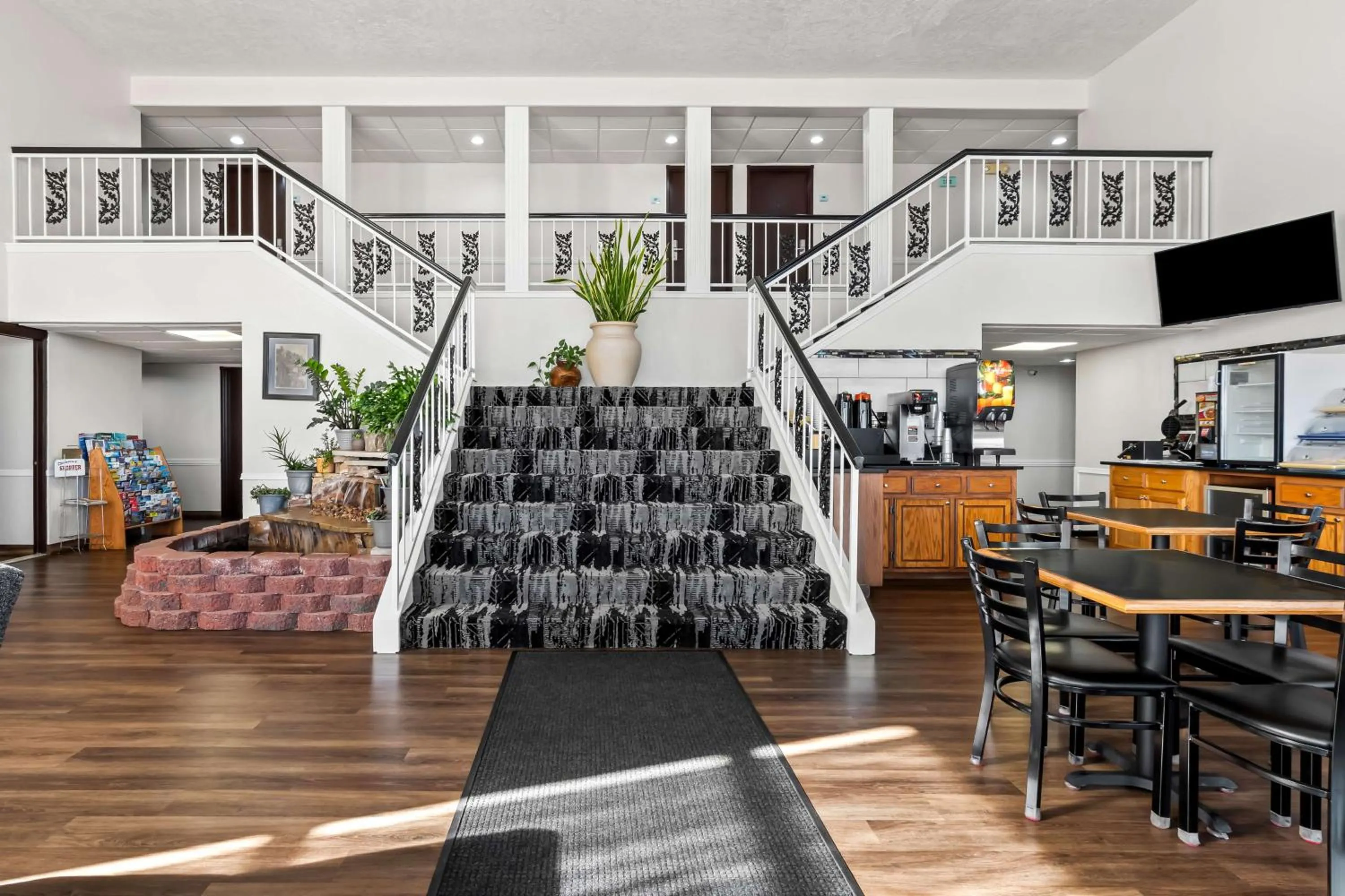 Lobby or reception in SureStay Hotel by Best Western Duncan