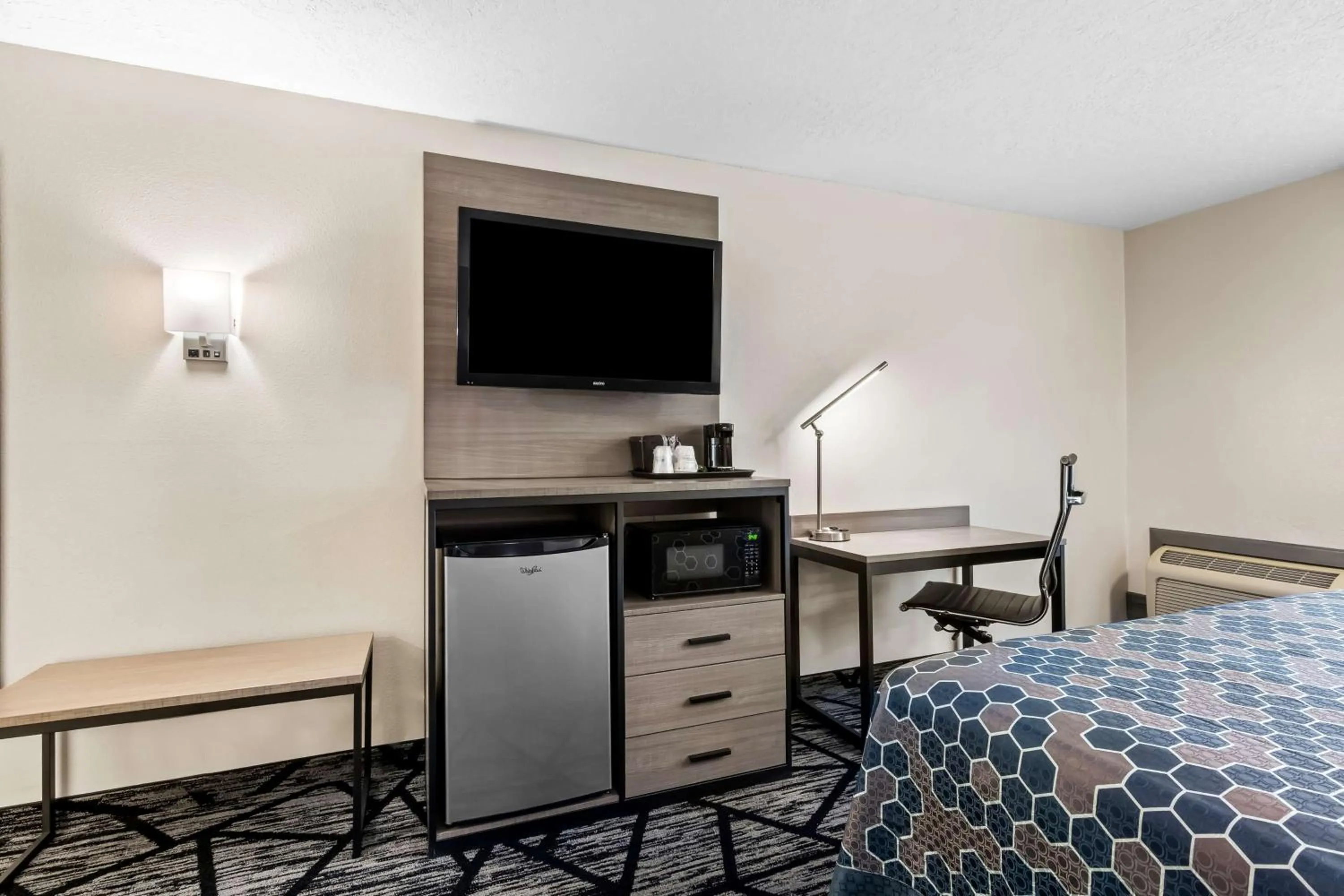 Bedroom, Bed in SureStay Hotel by Best Western Duncan