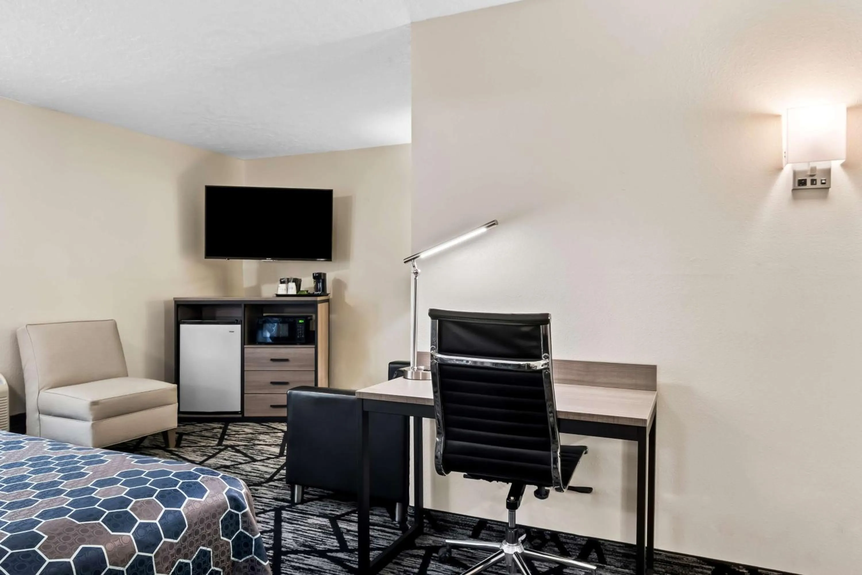 Bedroom, Bed in SureStay Hotel by Best Western Duncan