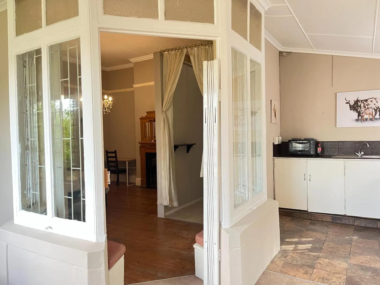 Kitchen or kitchenette in Lindela House