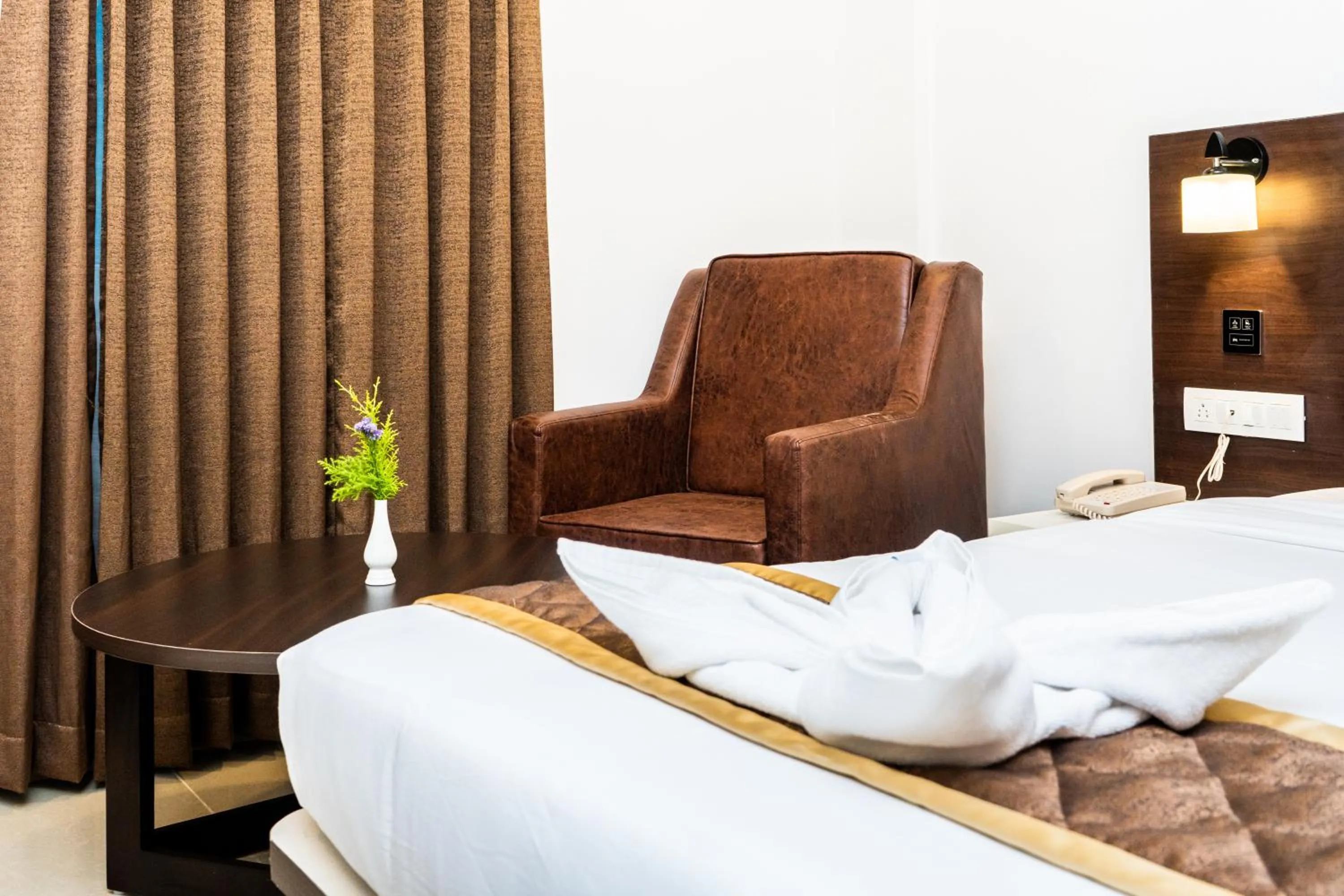 Bedroom, Bed in Marksman Resort