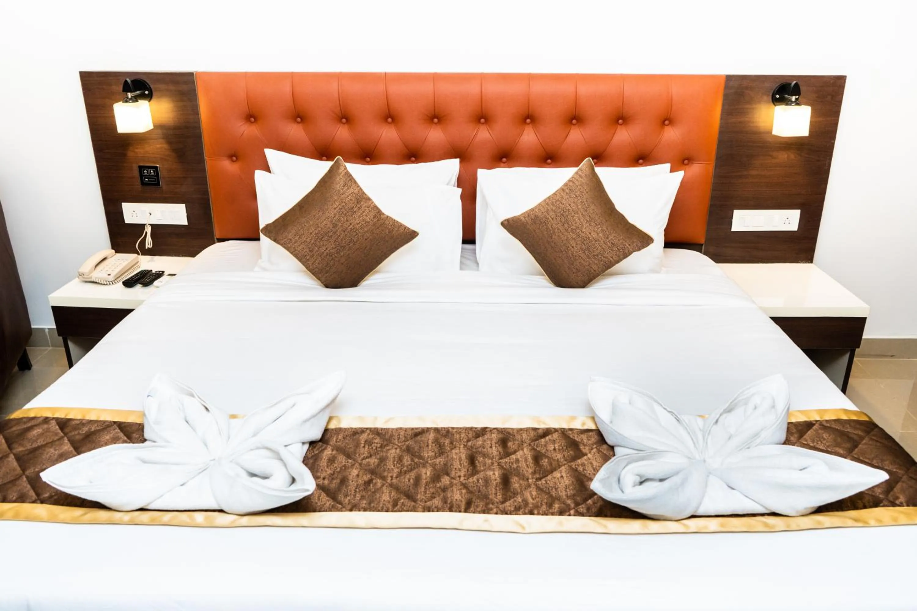 Bedroom, Bed in Marksman Resort