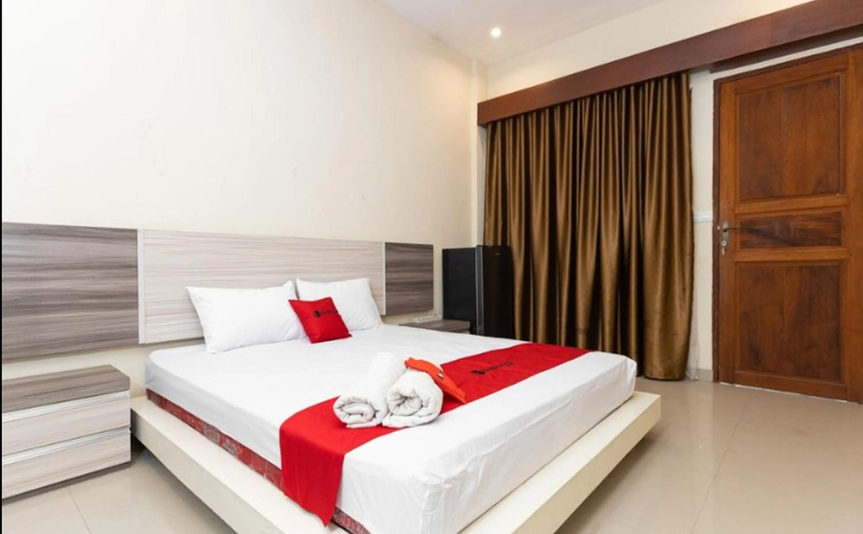 Bedroom, Bed in RedDoorz Syariah @ Batua Raya