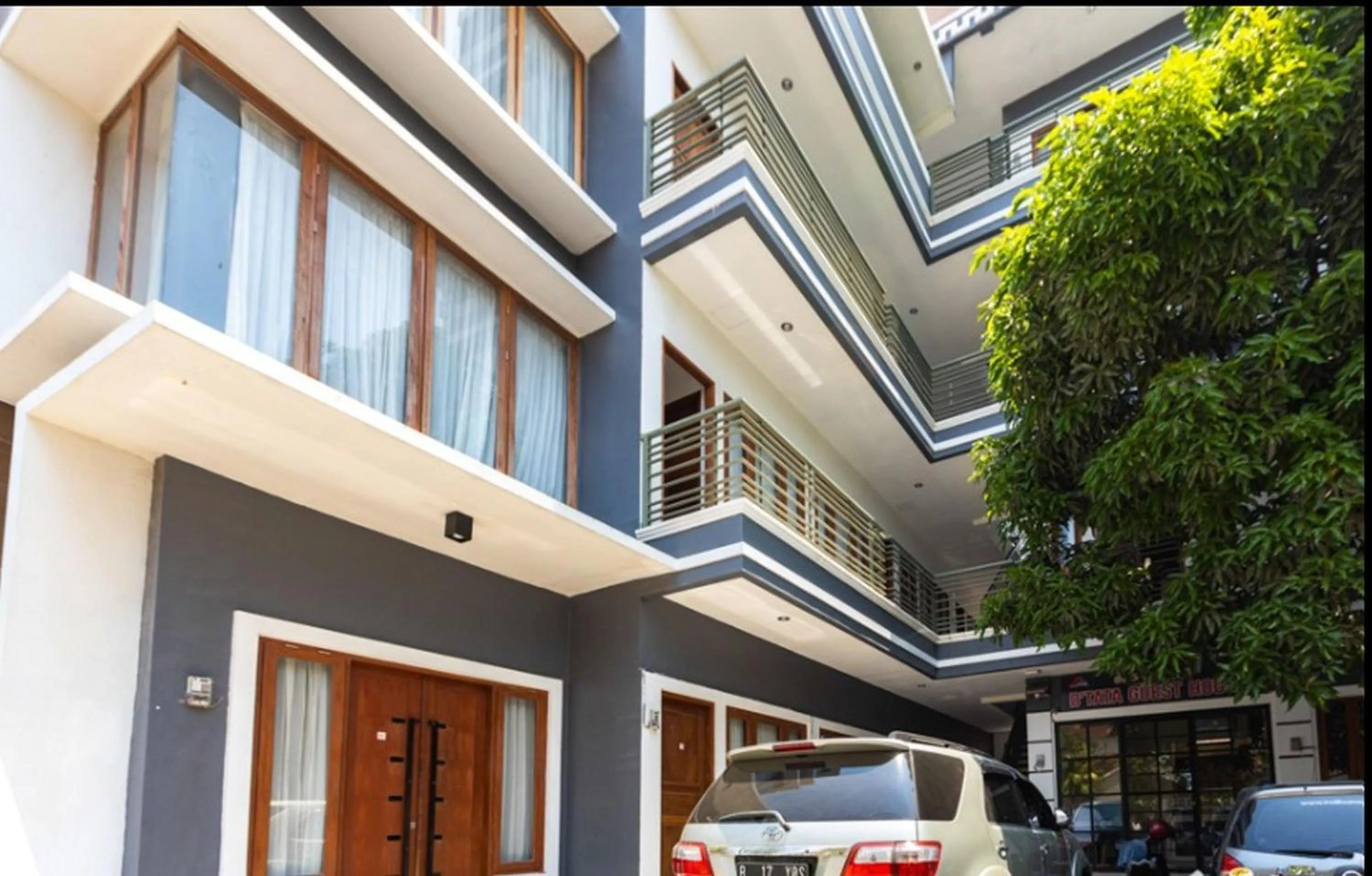 Property building in RedDoorz Syariah @ Batua Raya