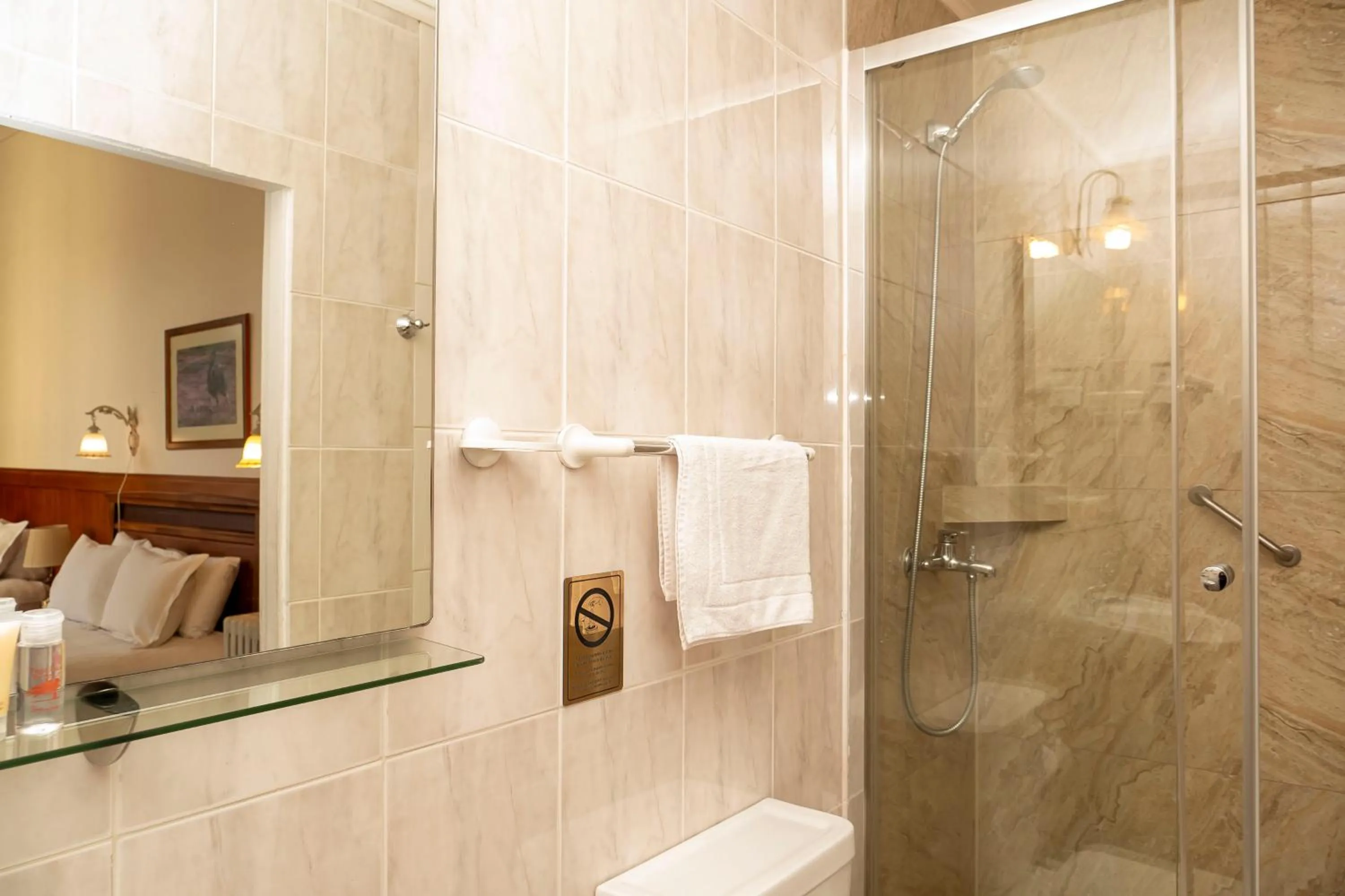 Bathroom in Hotel Plaza