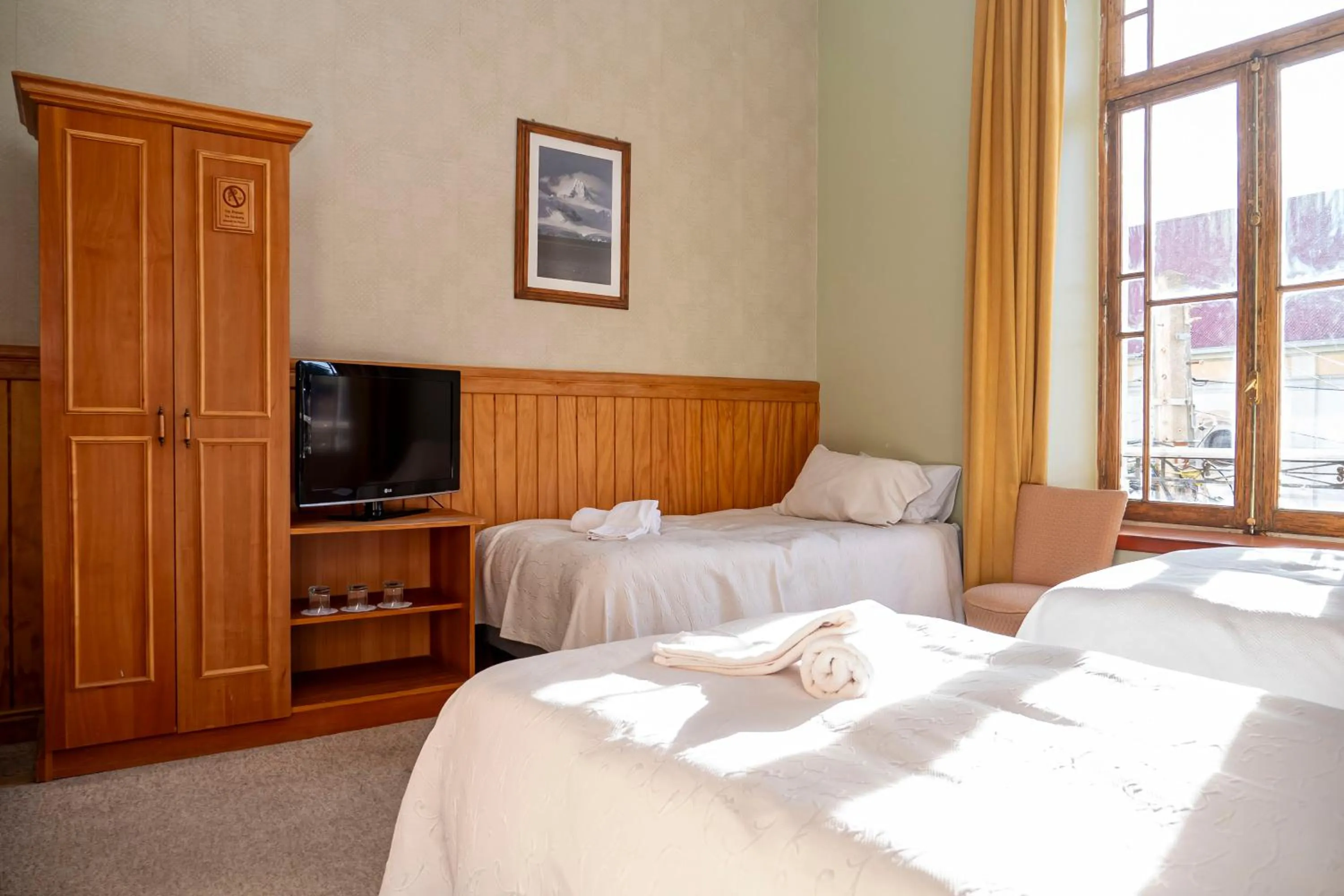 Photo of the whole room, Bed in Hotel Plaza