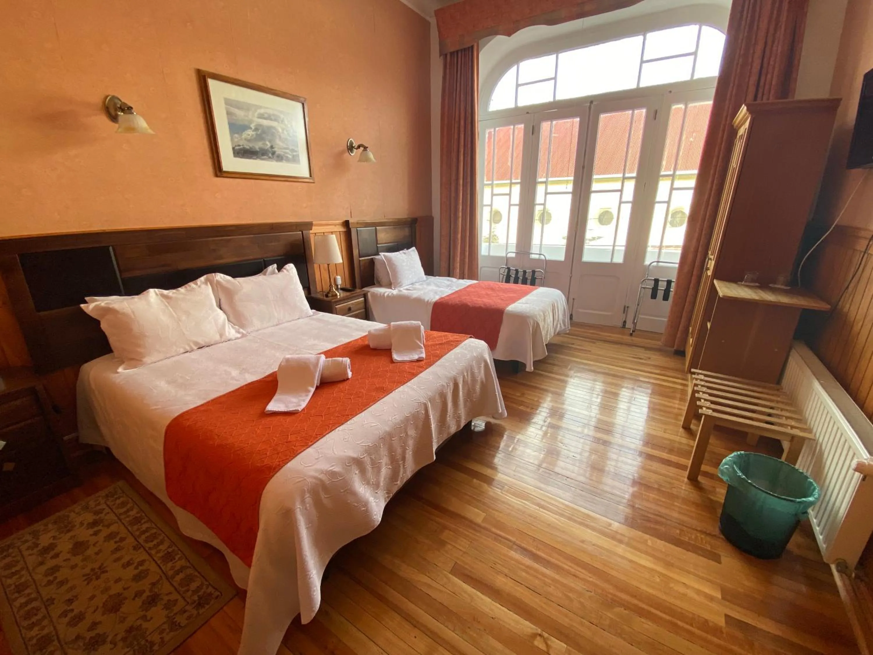 Bedroom, Bed in Hotel Plaza