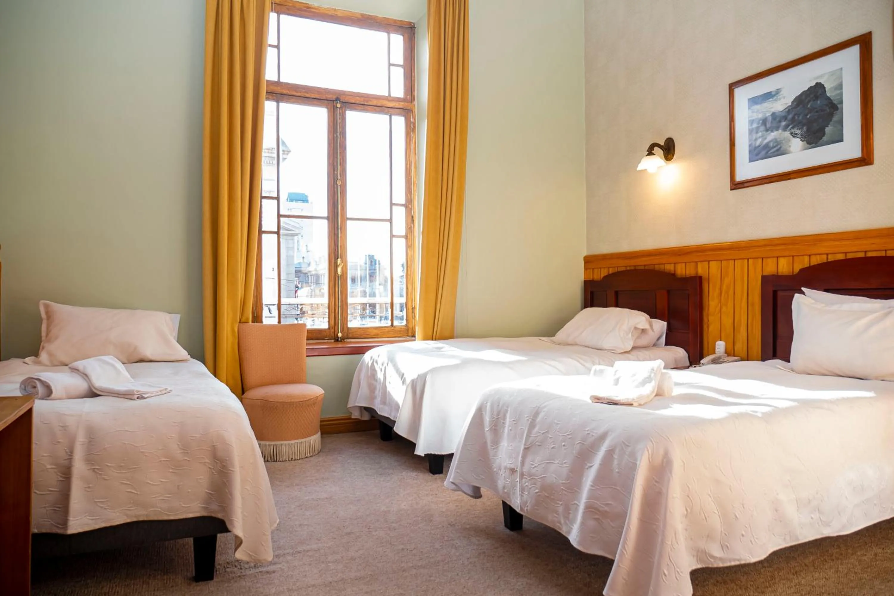 Bedroom, Bed in Hotel Plaza