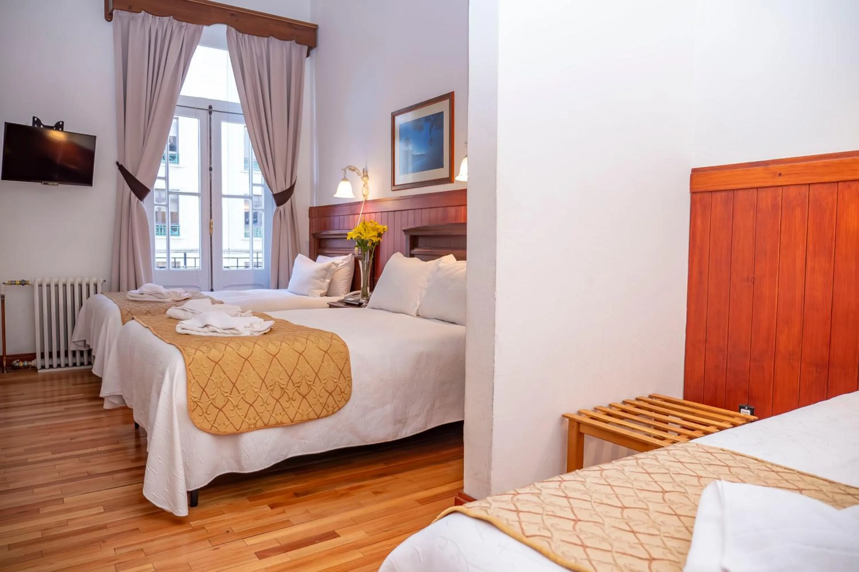 Photo of the whole room, Bed in Hotel Plaza