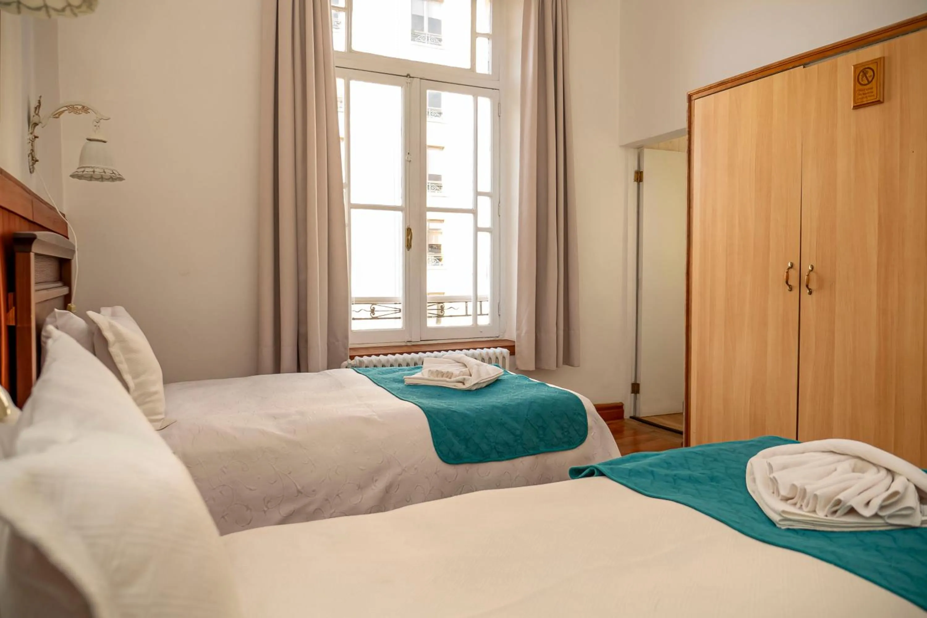 Bedroom, Bed in Hotel Plaza