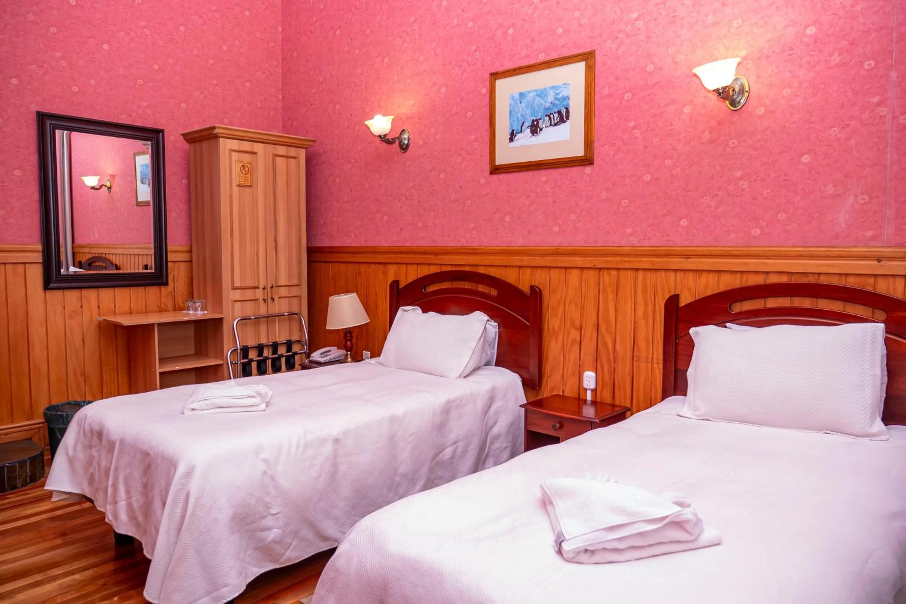 Bedroom, Bed in Hotel Plaza