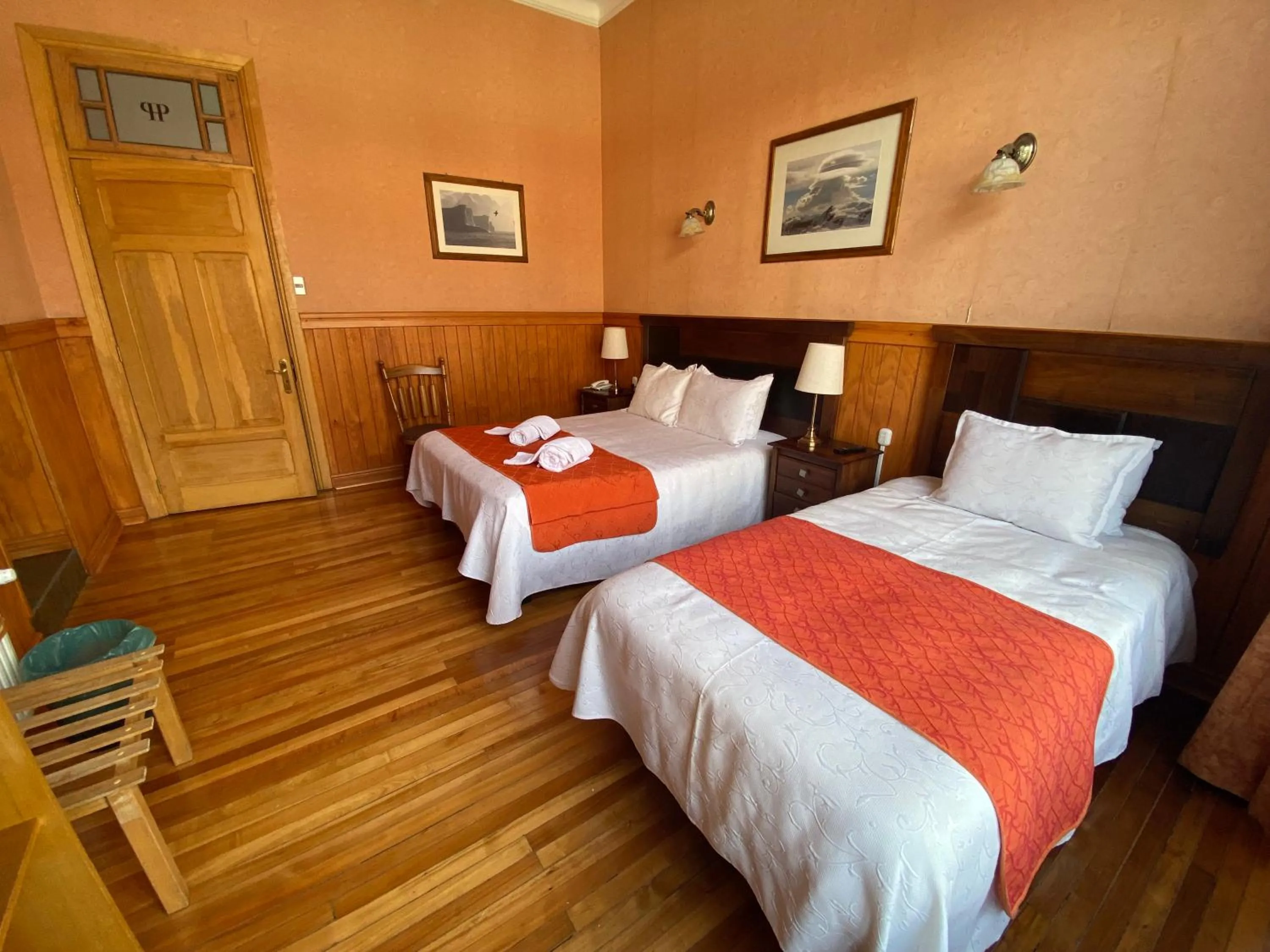 Bedroom, Bed in Hotel Plaza