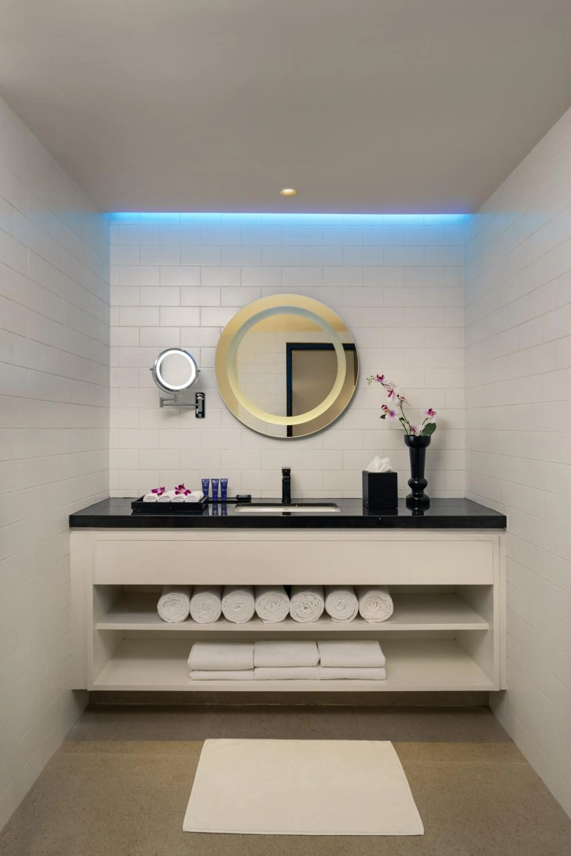 Toilet in Vivanta Meghalaya Shillong