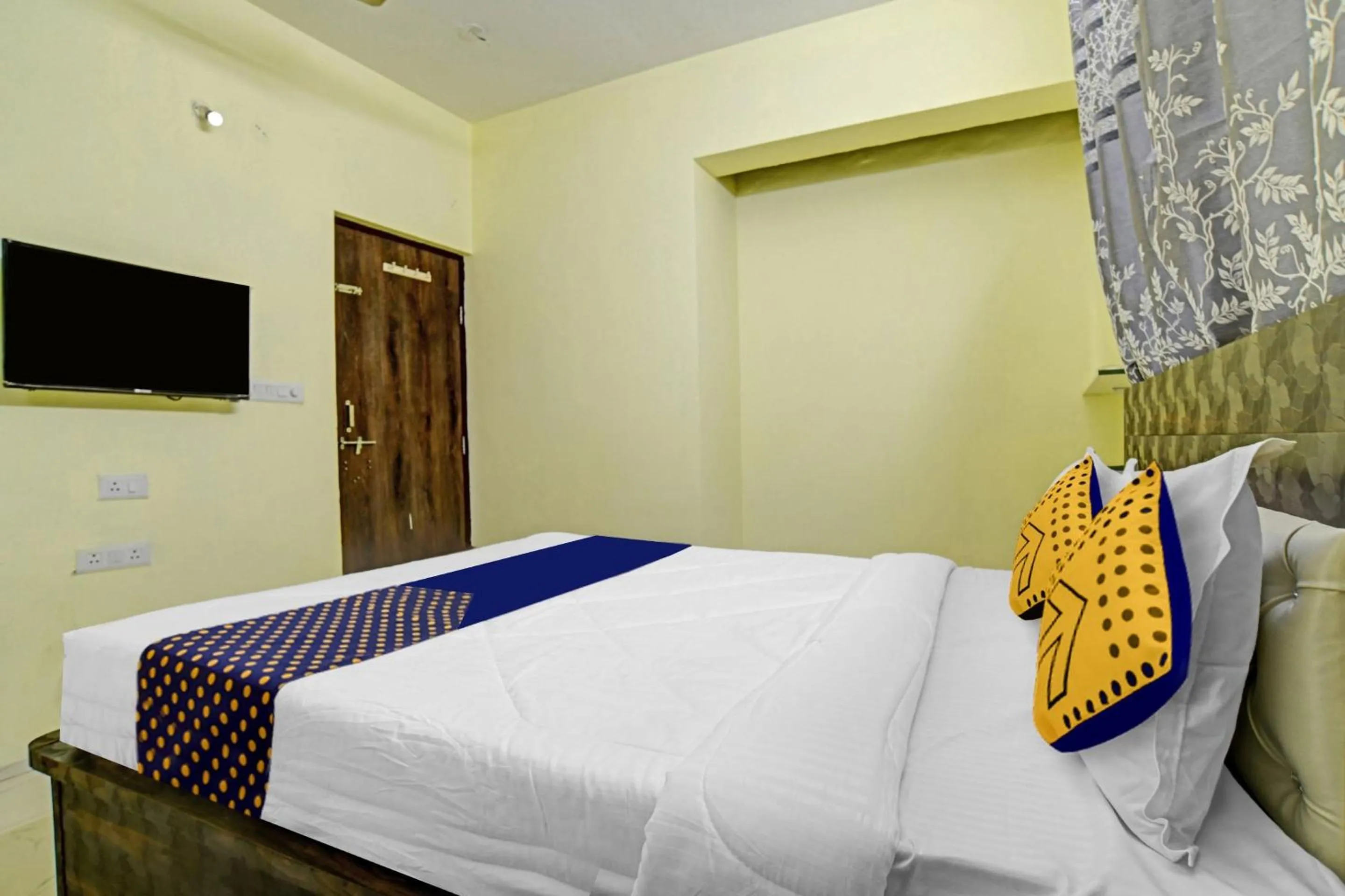 Bedroom, Bed in Hotel O Trinity Inn