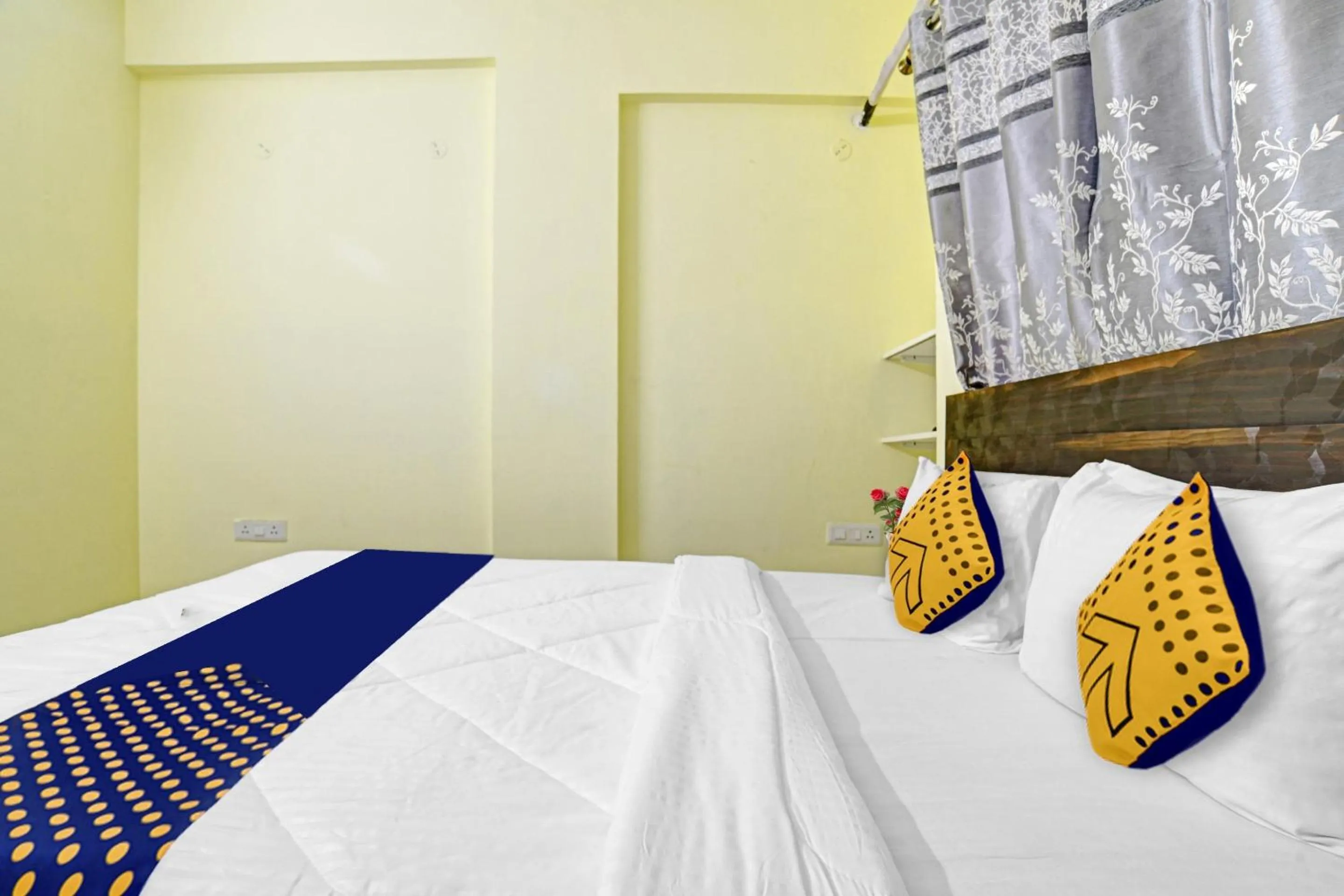 Bedroom, Bed in Hotel O Trinity Inn