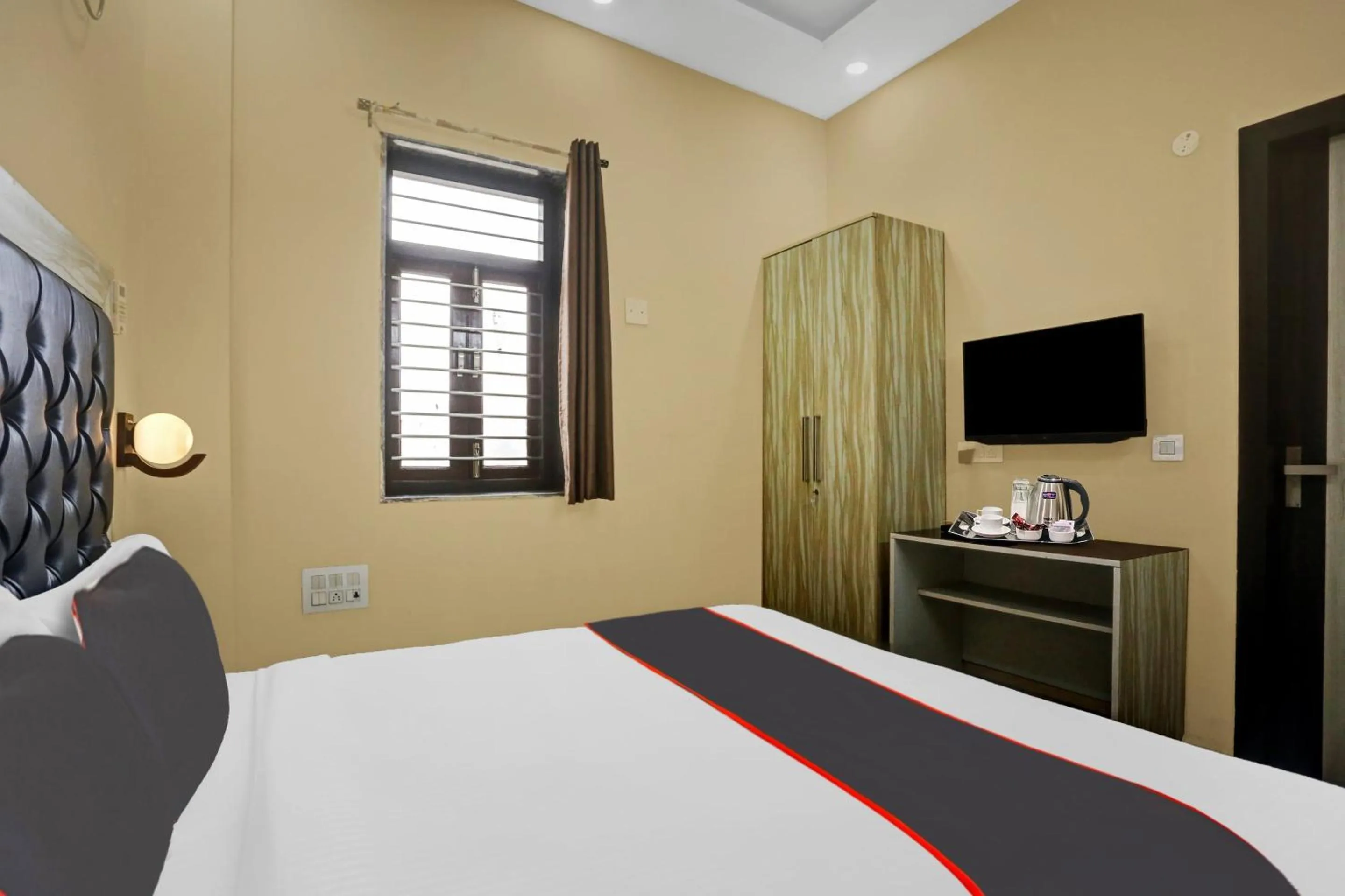 Bedroom in Collection O Metro View Ashok Vihar Near Shalimar Bagh Metro Station