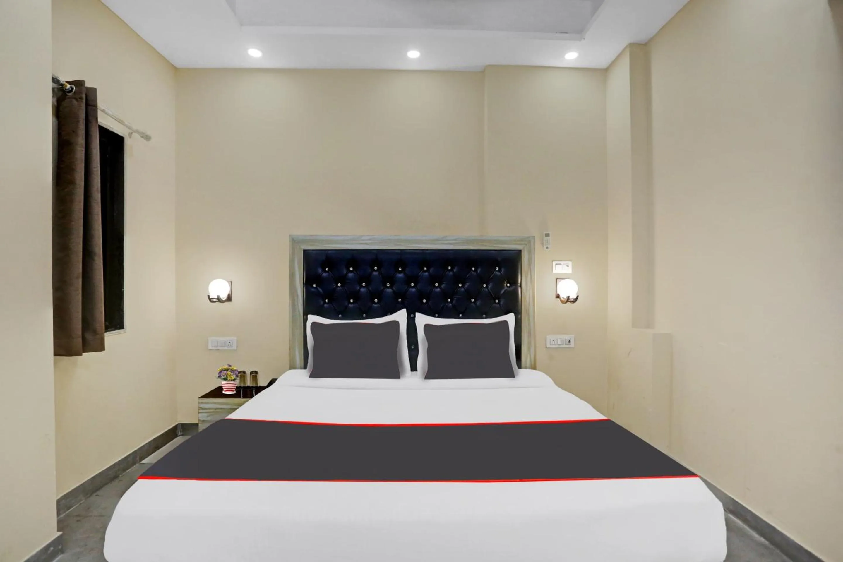 Bedroom in Collection O Metro View Ashok Vihar Near Shalimar Bagh Metro Station